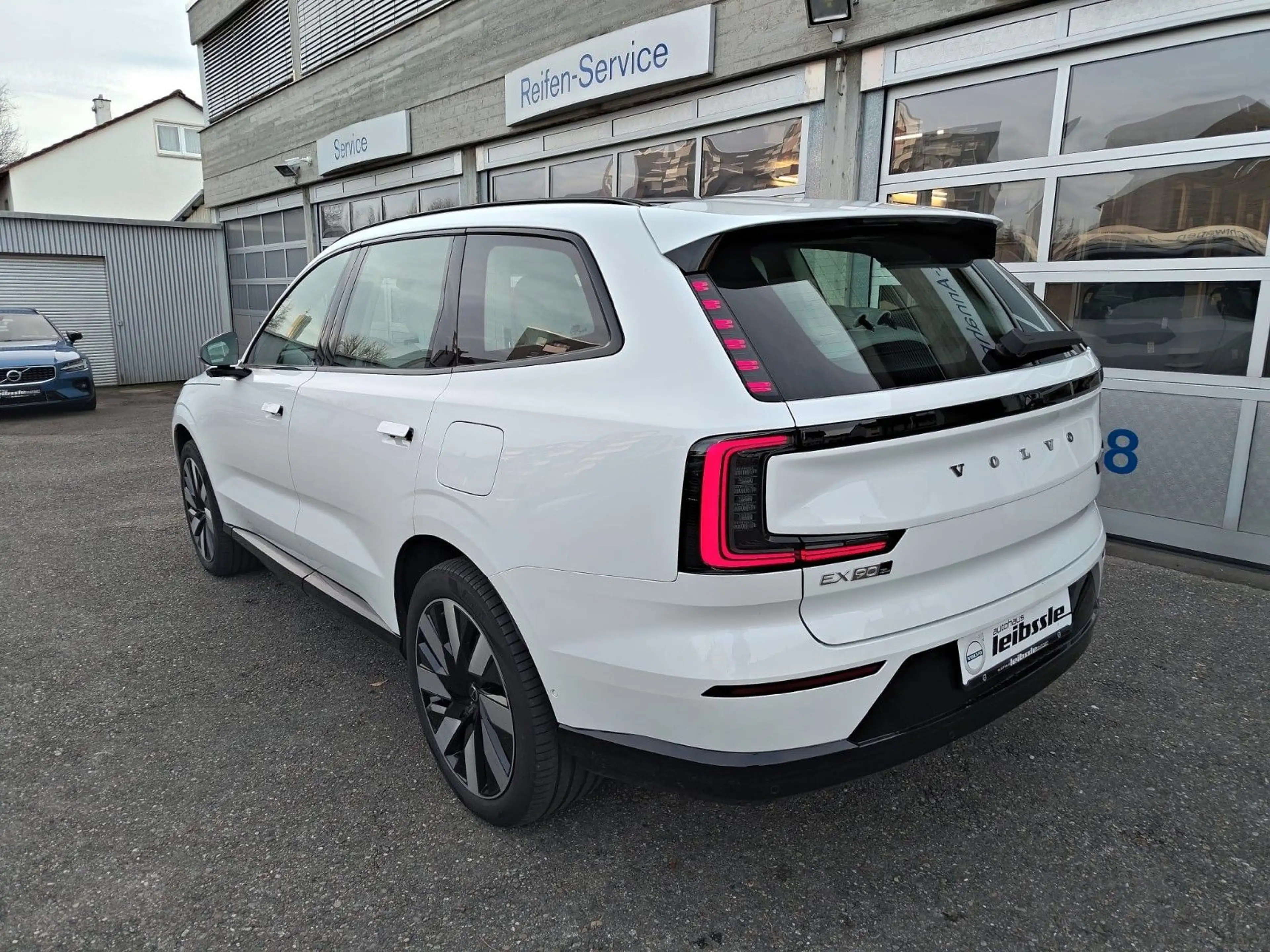 Volvo EX90 Ultra Twin Motor AWD — photo 3