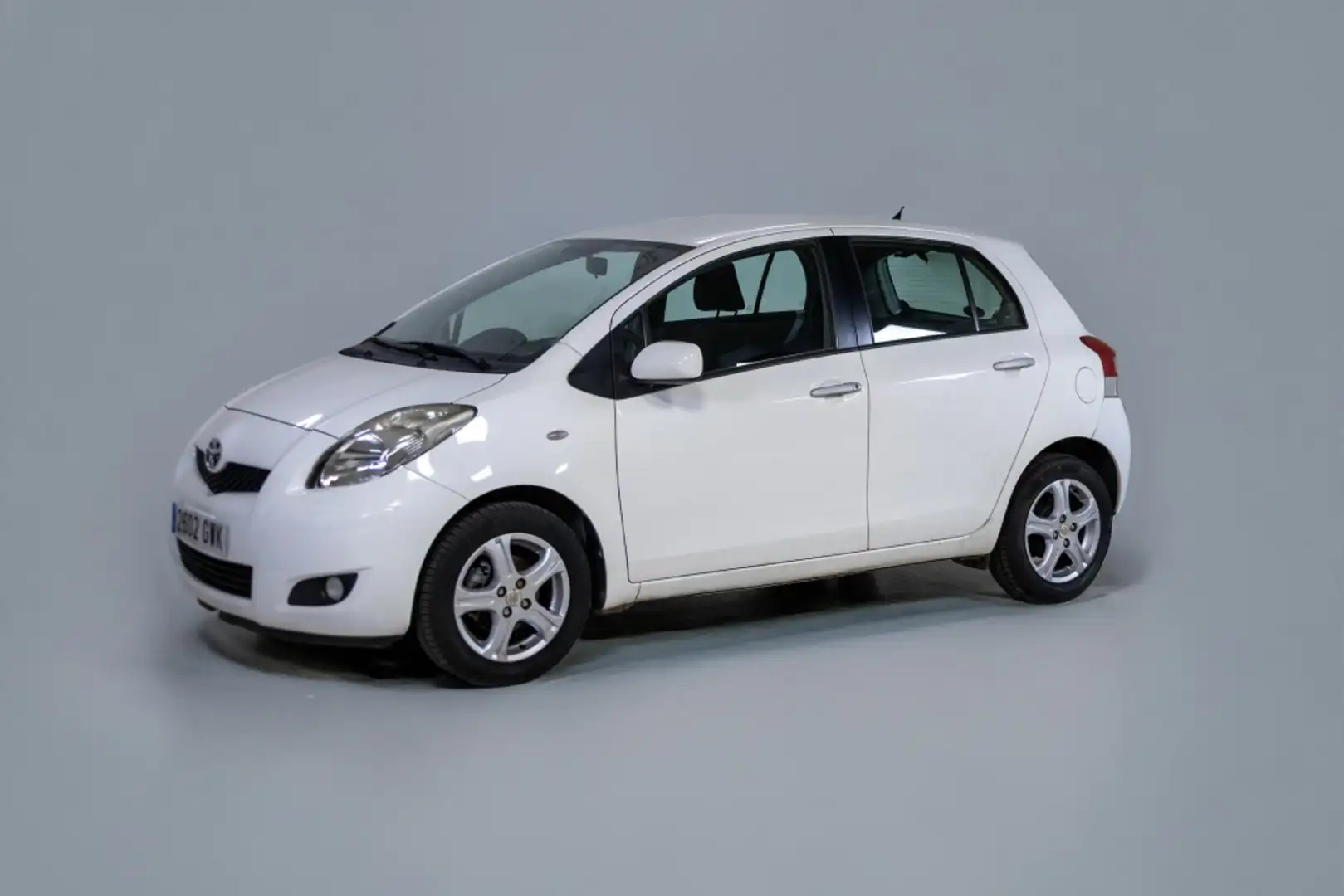 Toyota Yaris 1.3 Active Blanc - 1