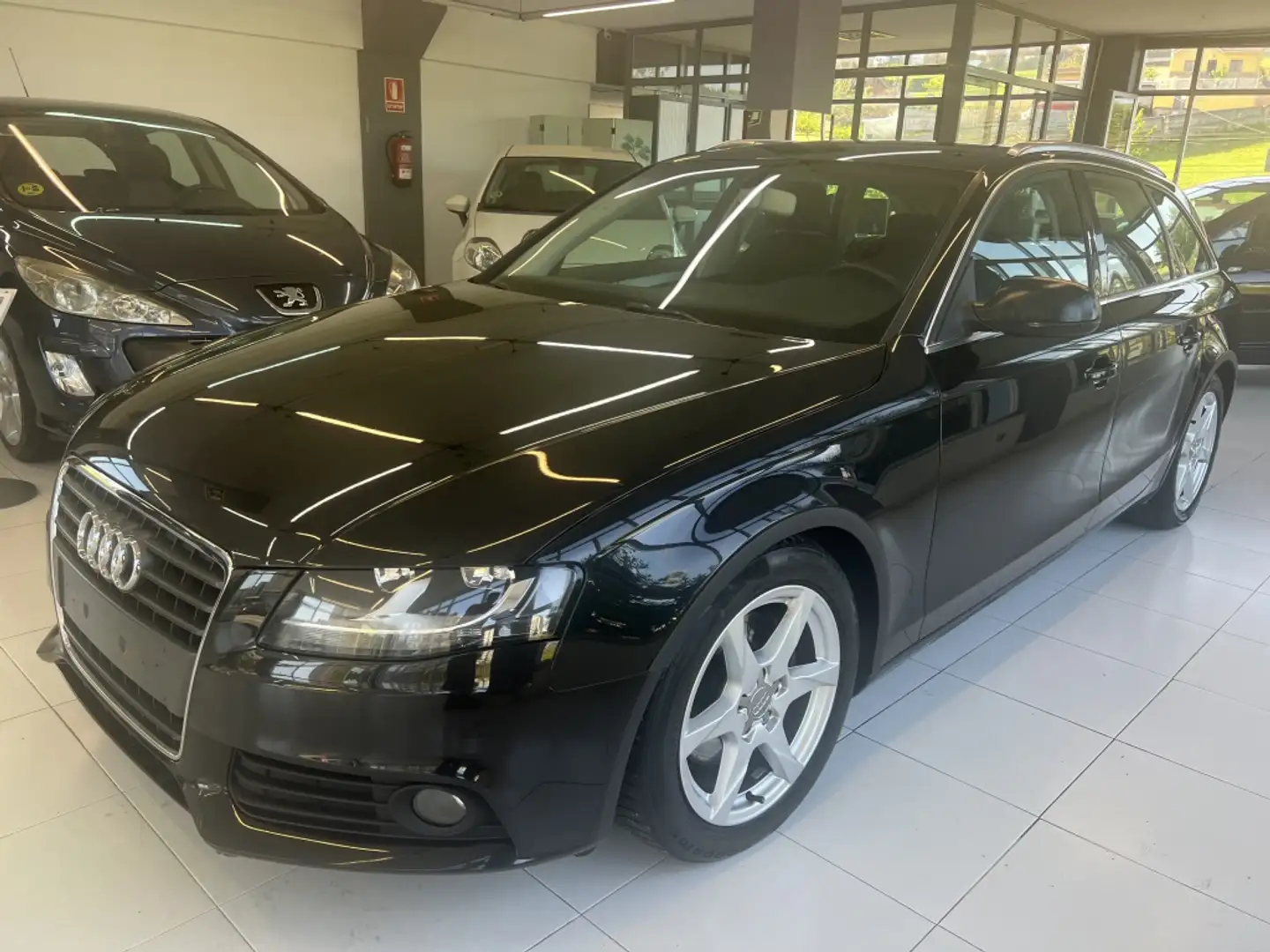 Audi A4 2.0TDI DPF 143 Noir - 1