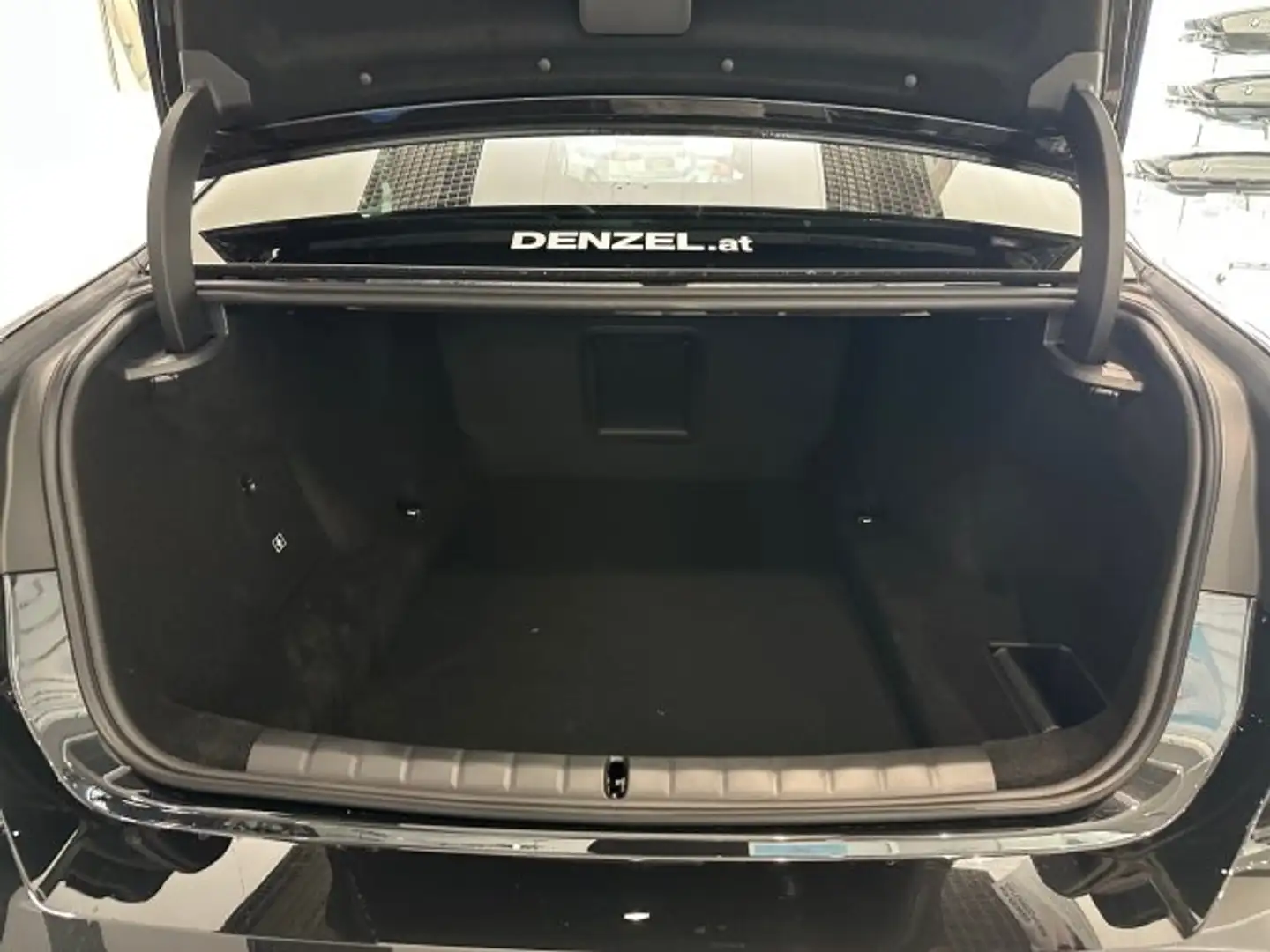 BMW 750 e xDrive Limousine G70 XB1 Nero - 2