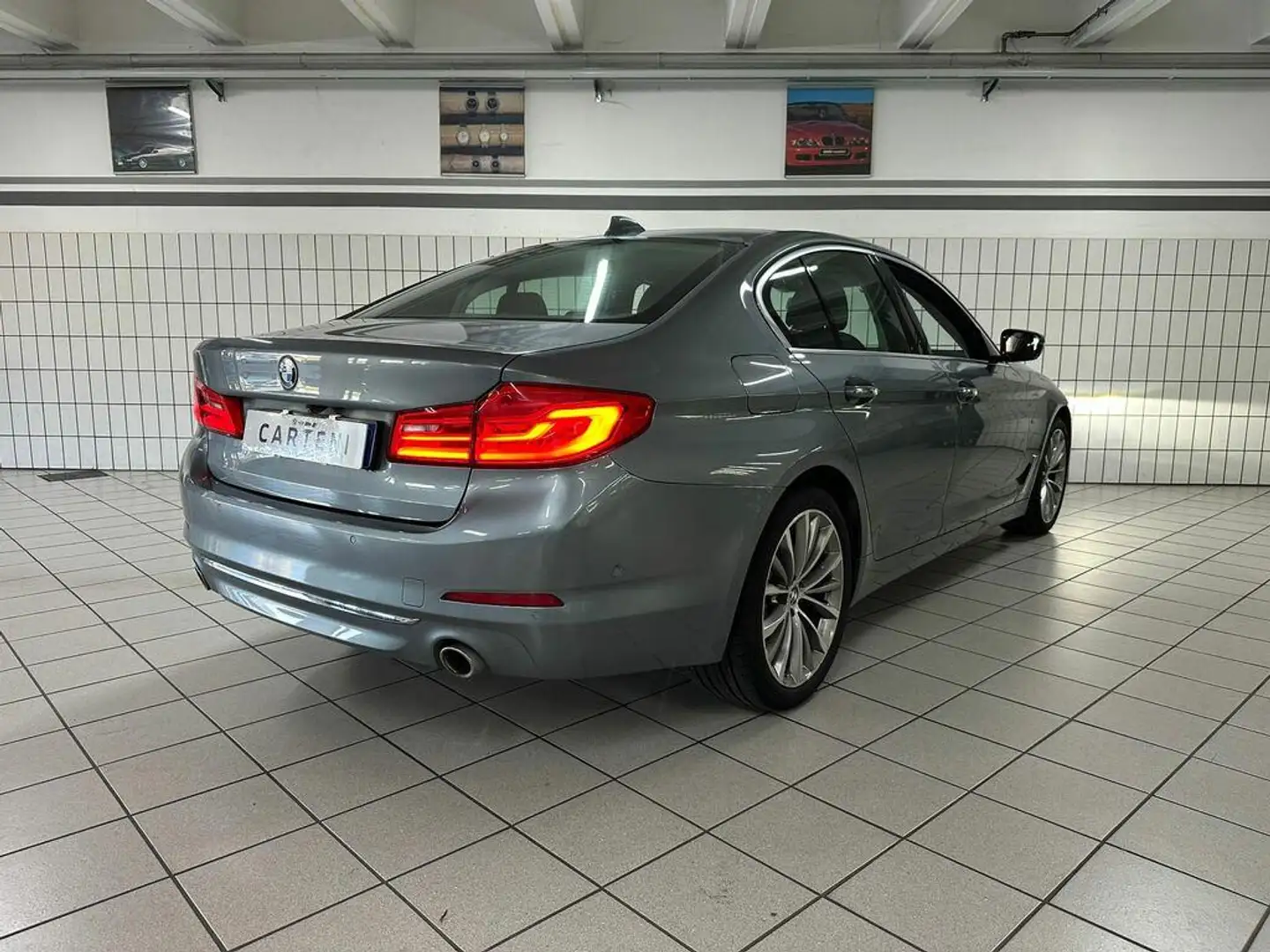 BMW 520 d Luxury auto Blu/Azzurro - 2