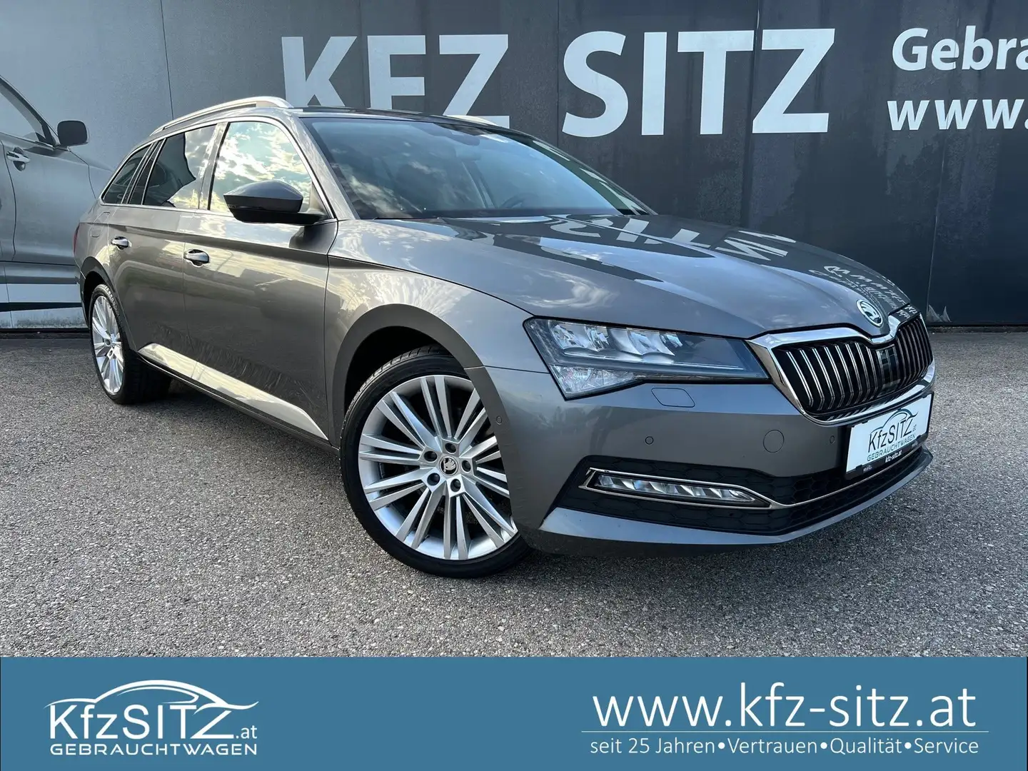 Skoda Superb Kombi 2,0 TDI Style DSG| NP € 58.100 Grau - 1