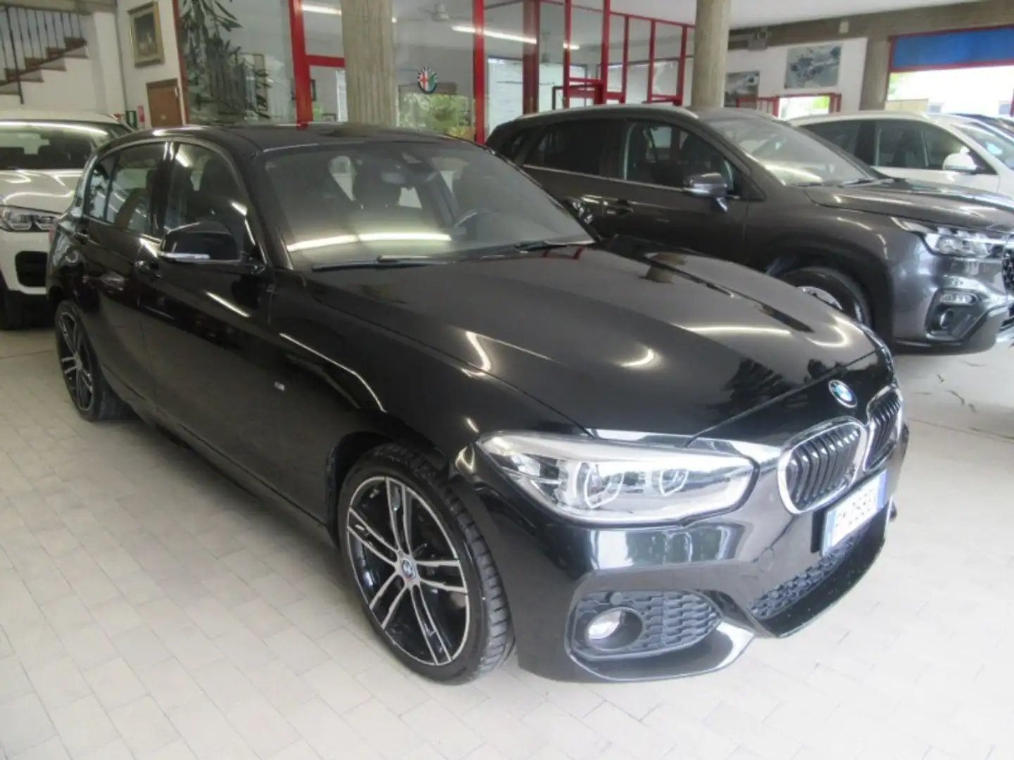 BMW 118 d xDrive 5p. Msport Zwart - 1