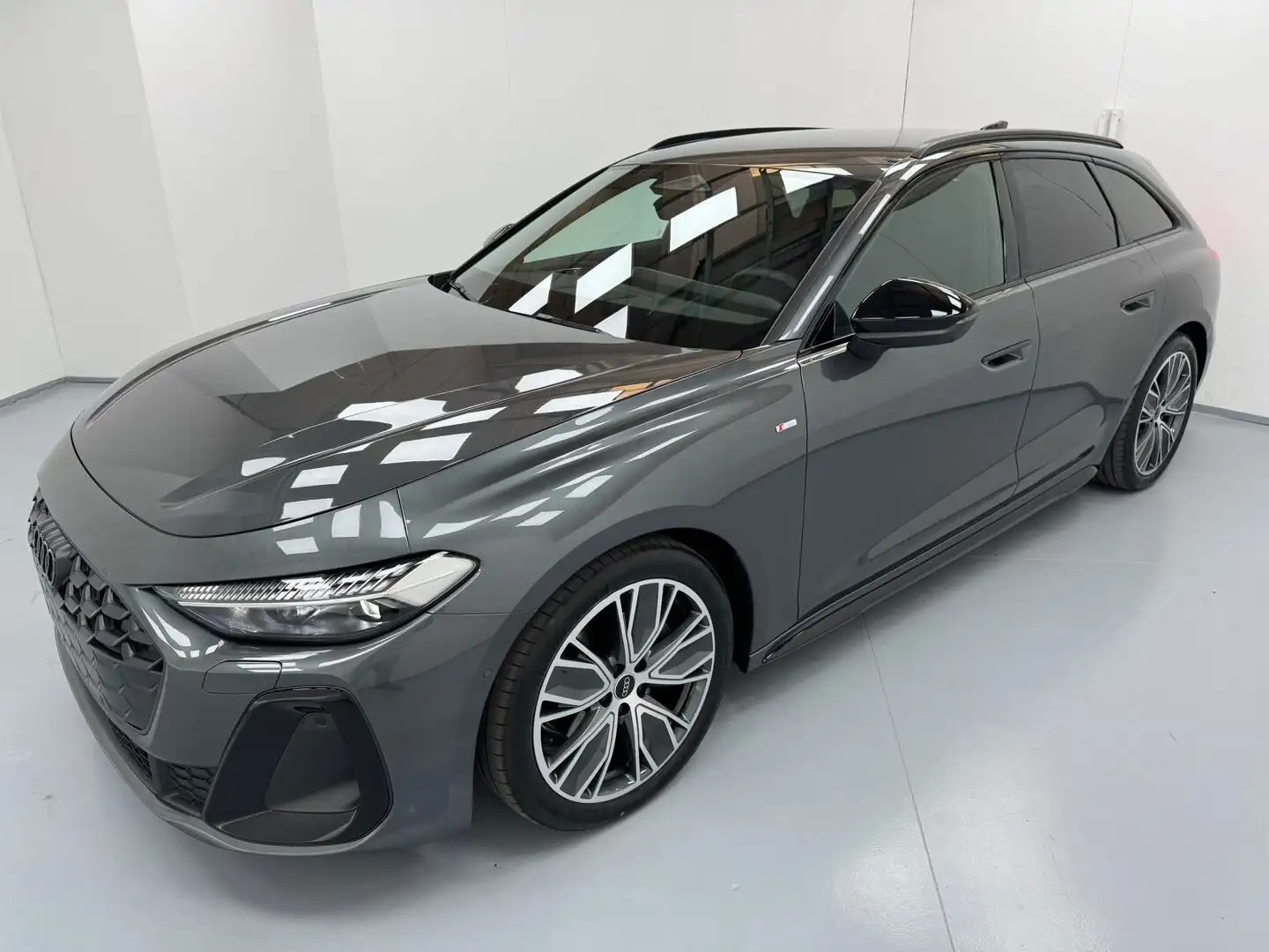 Audi A5 AVANT FACELIFT TFSI S-TRONIC 204CV MY25 ONLY PROMO Grau - 1