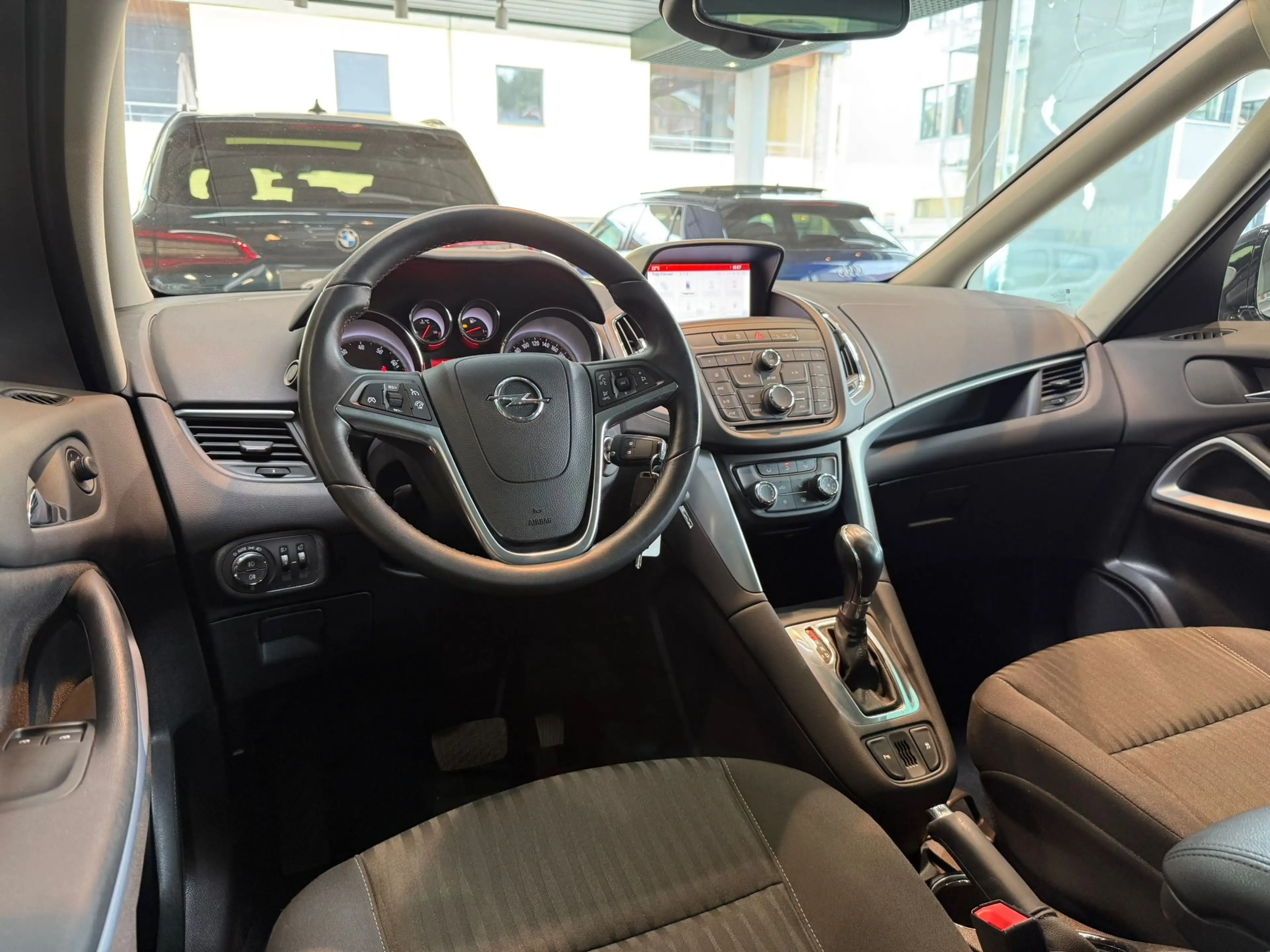 Opel Zafira Tourer 1.4 Turbo * Boîte auto * 1er prop * Clim — photo 9