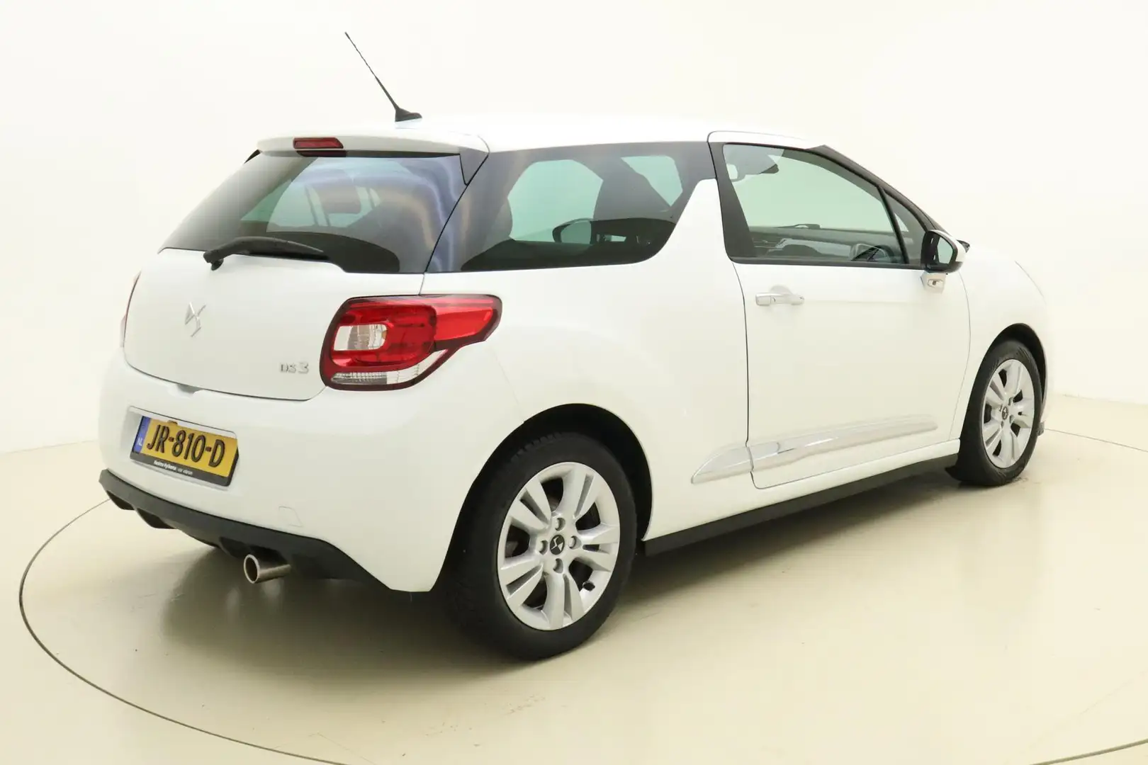 DS Automobiles DS 3 1.2 PureTech So Chic | Navigatie | Climate & Cruis Wit - 2