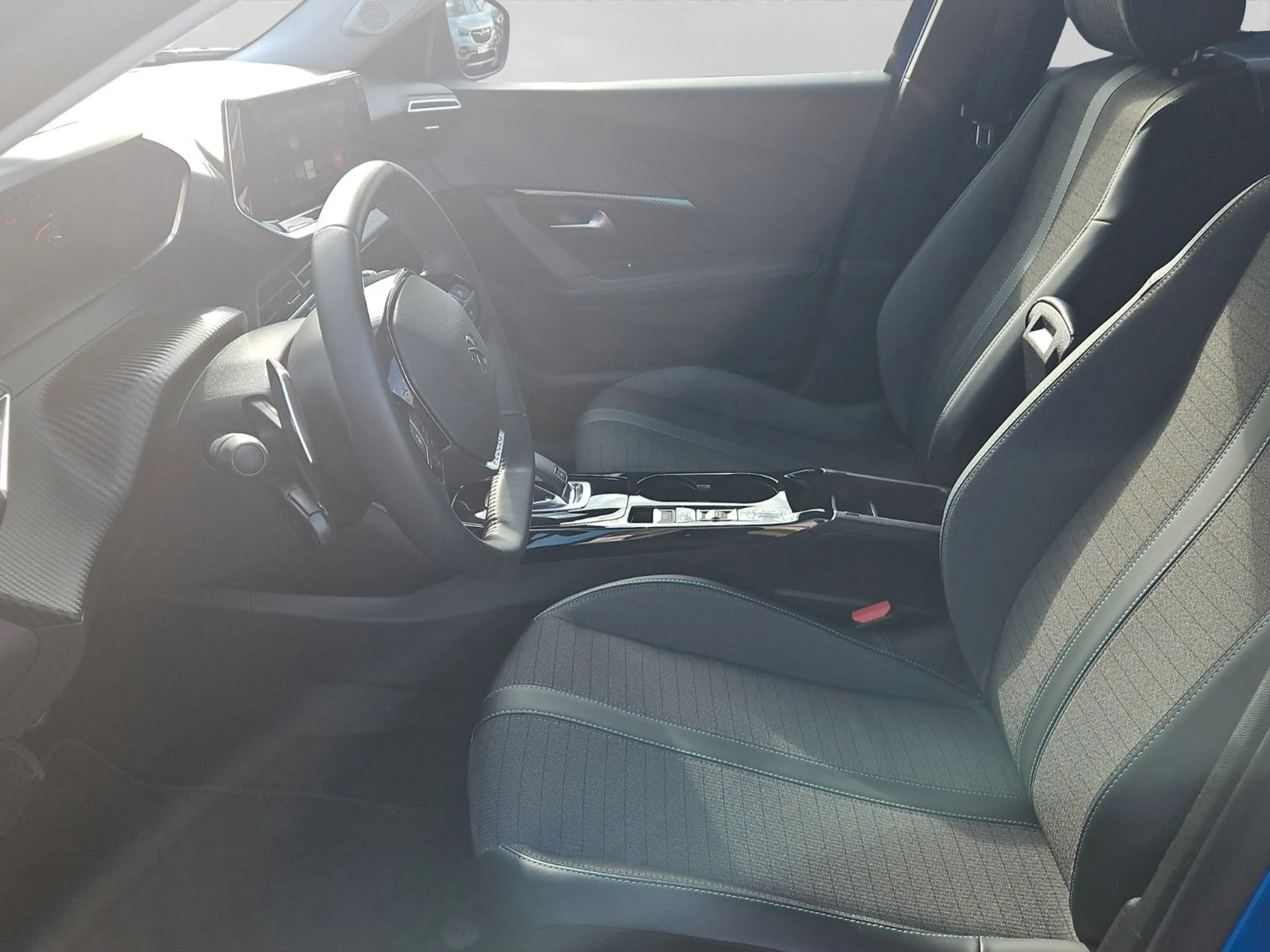 Peugeot 2008 Allure — photo 9