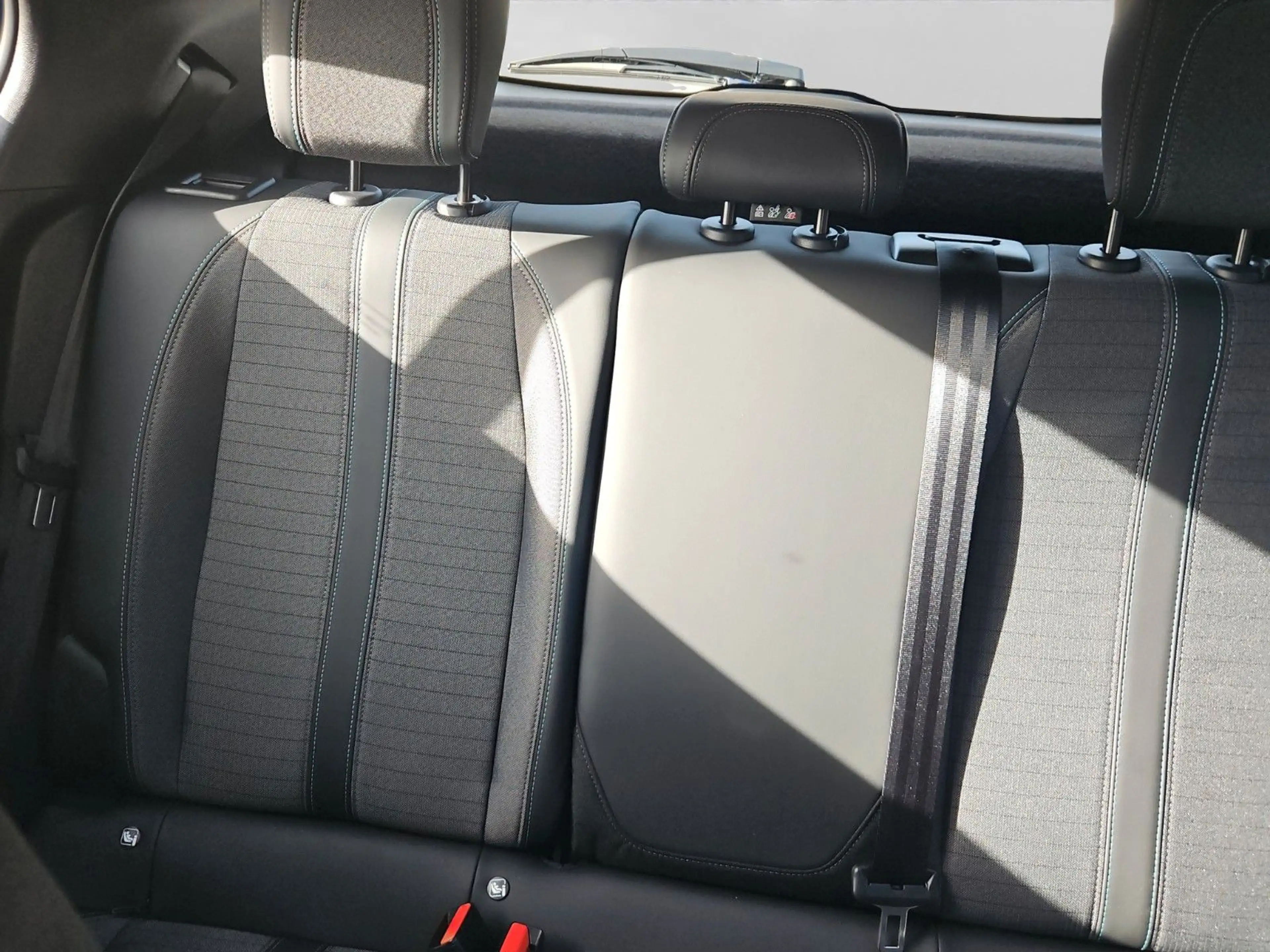 Peugeot 2008 Allure — photo 13