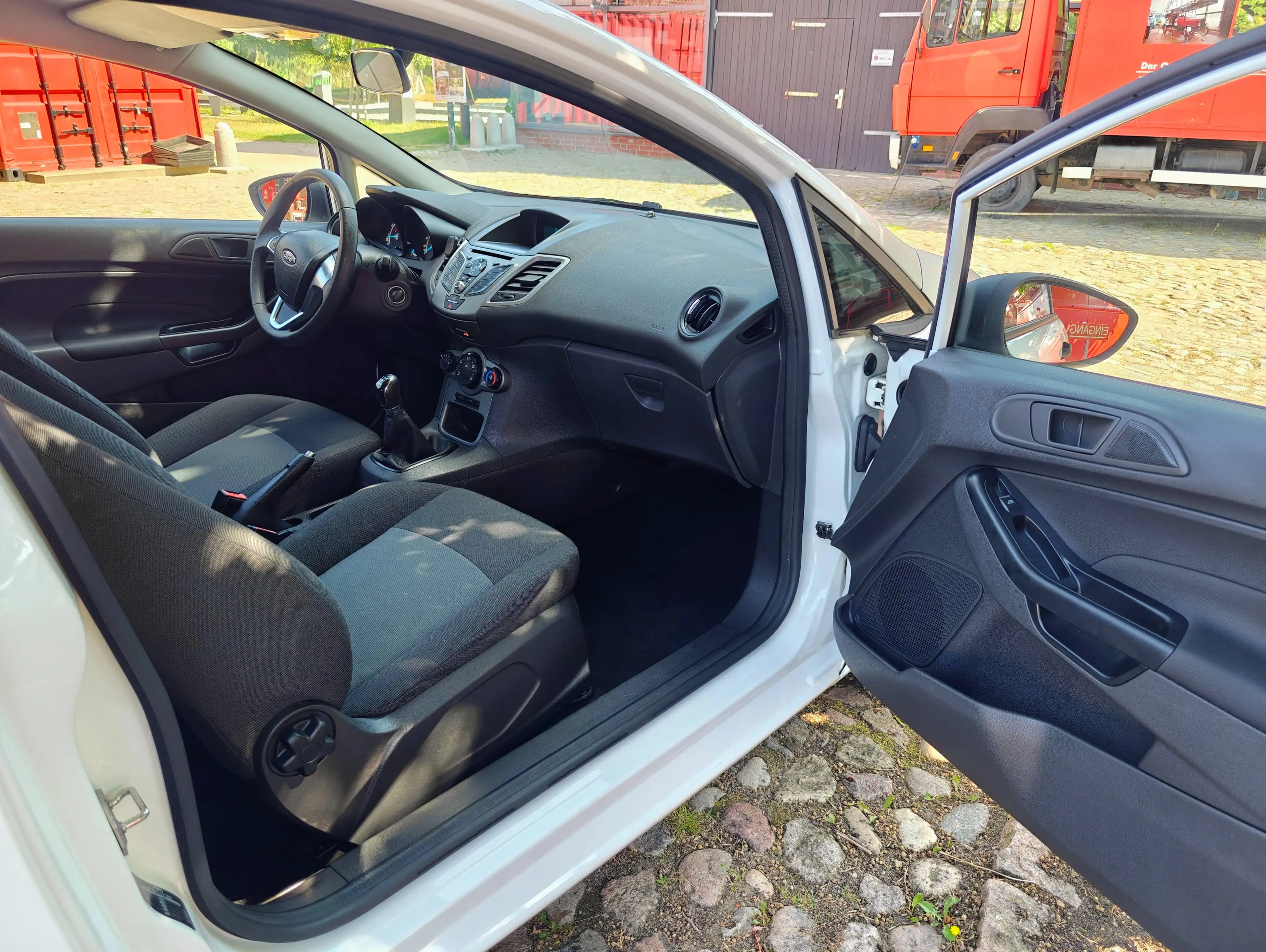 Ford Fiesta Ambiente 1,25 — photo 13