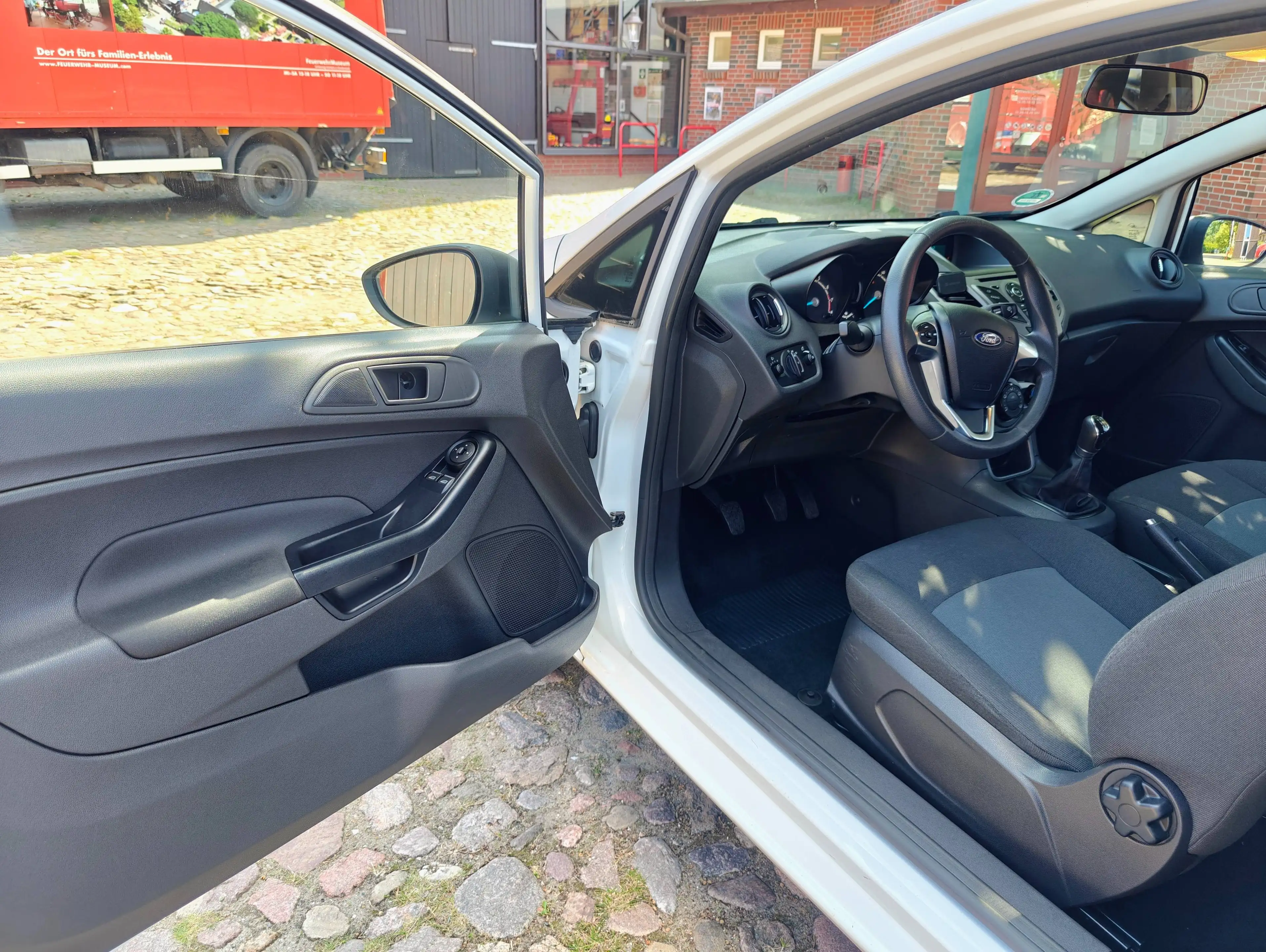 Ford Fiesta Ambiente 1,25 — photo 10