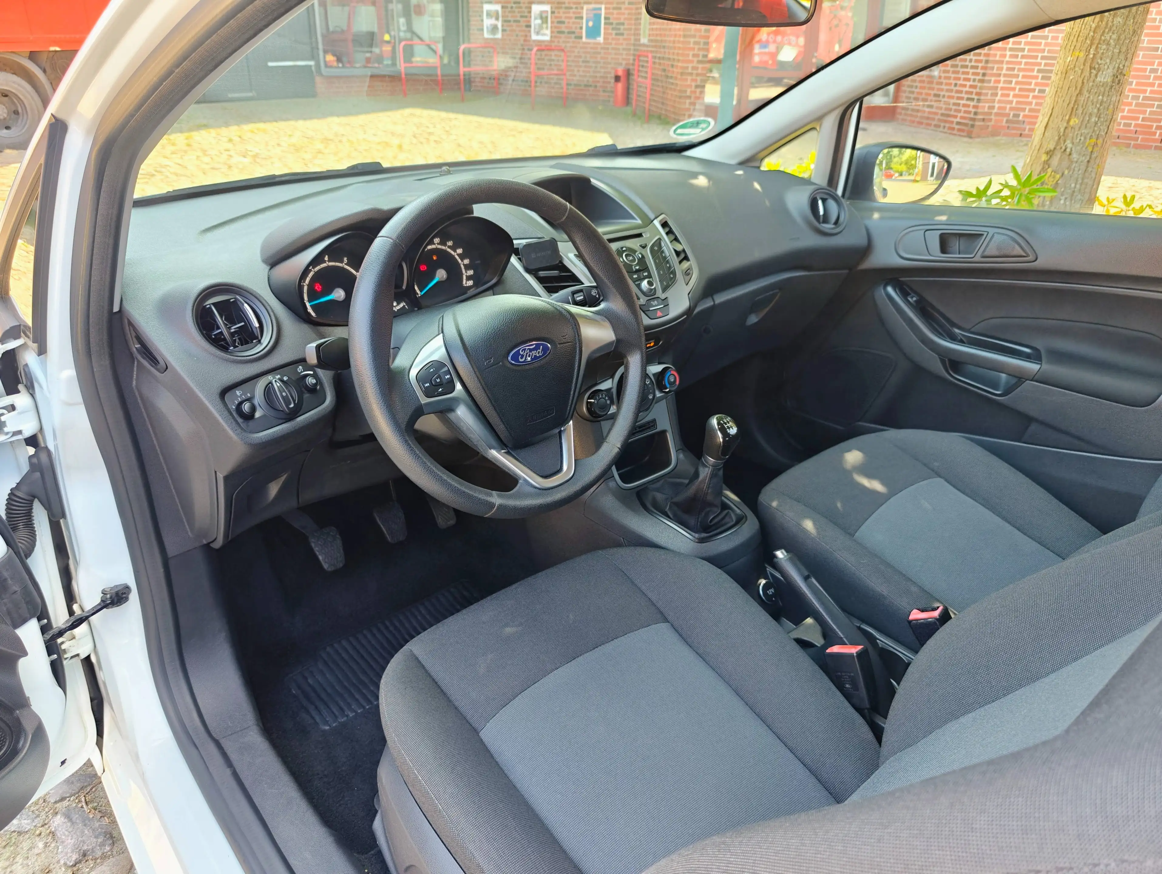 Ford Fiesta Ambiente 1,25 — photo 8