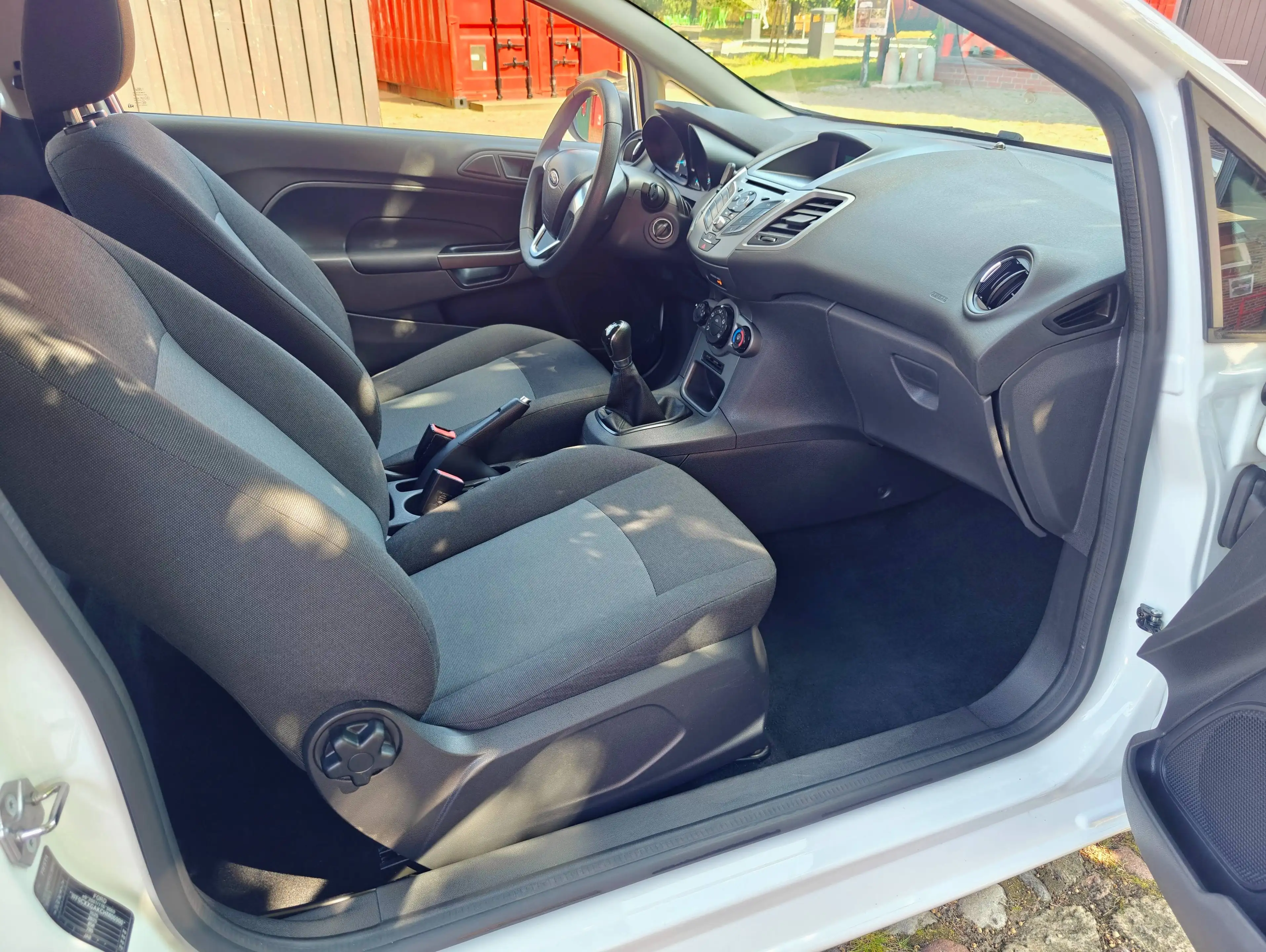 Ford Fiesta Ambiente 1,25 — photo 14