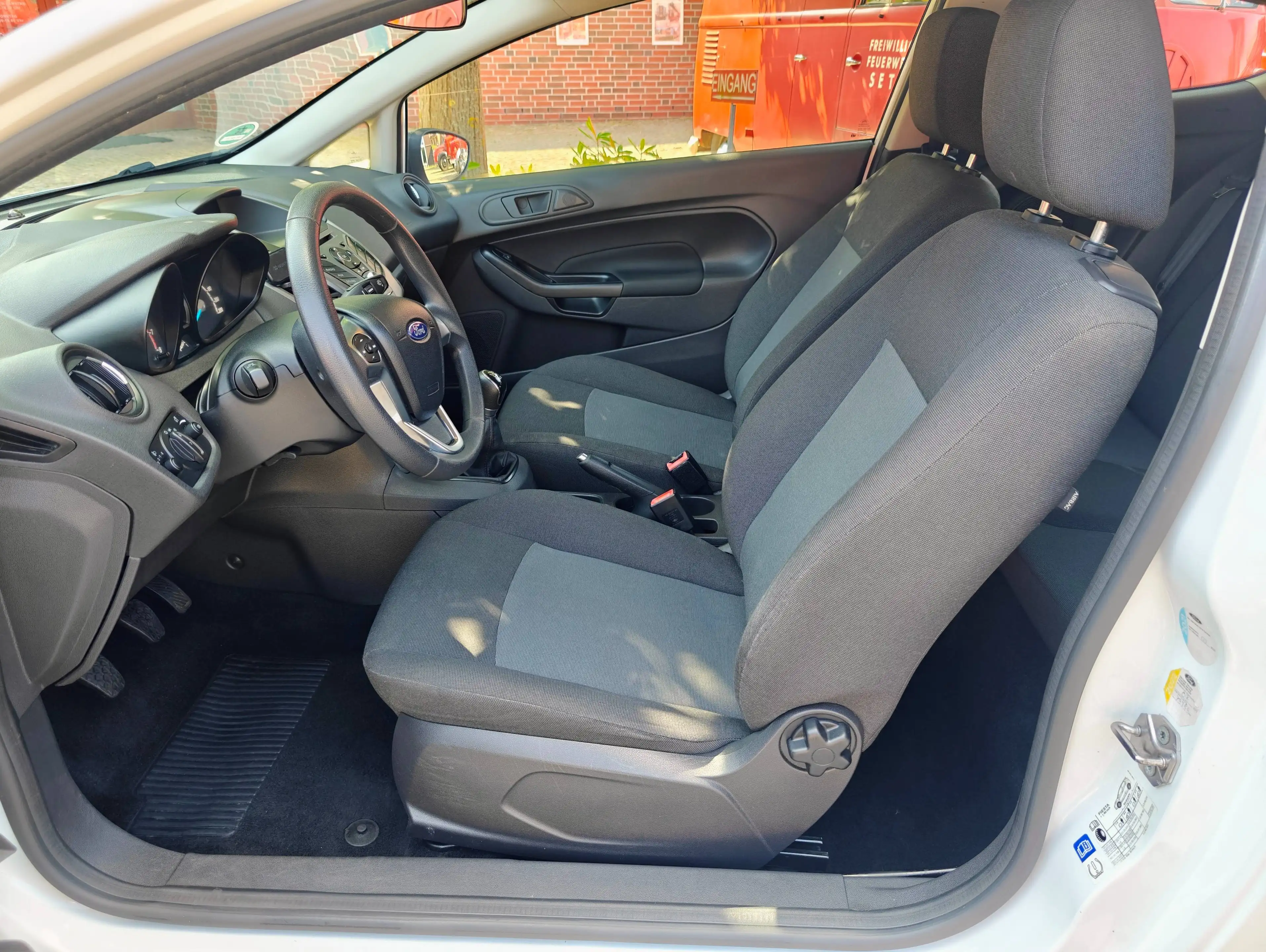 Ford Fiesta Ambiente 1,25 — photo 9