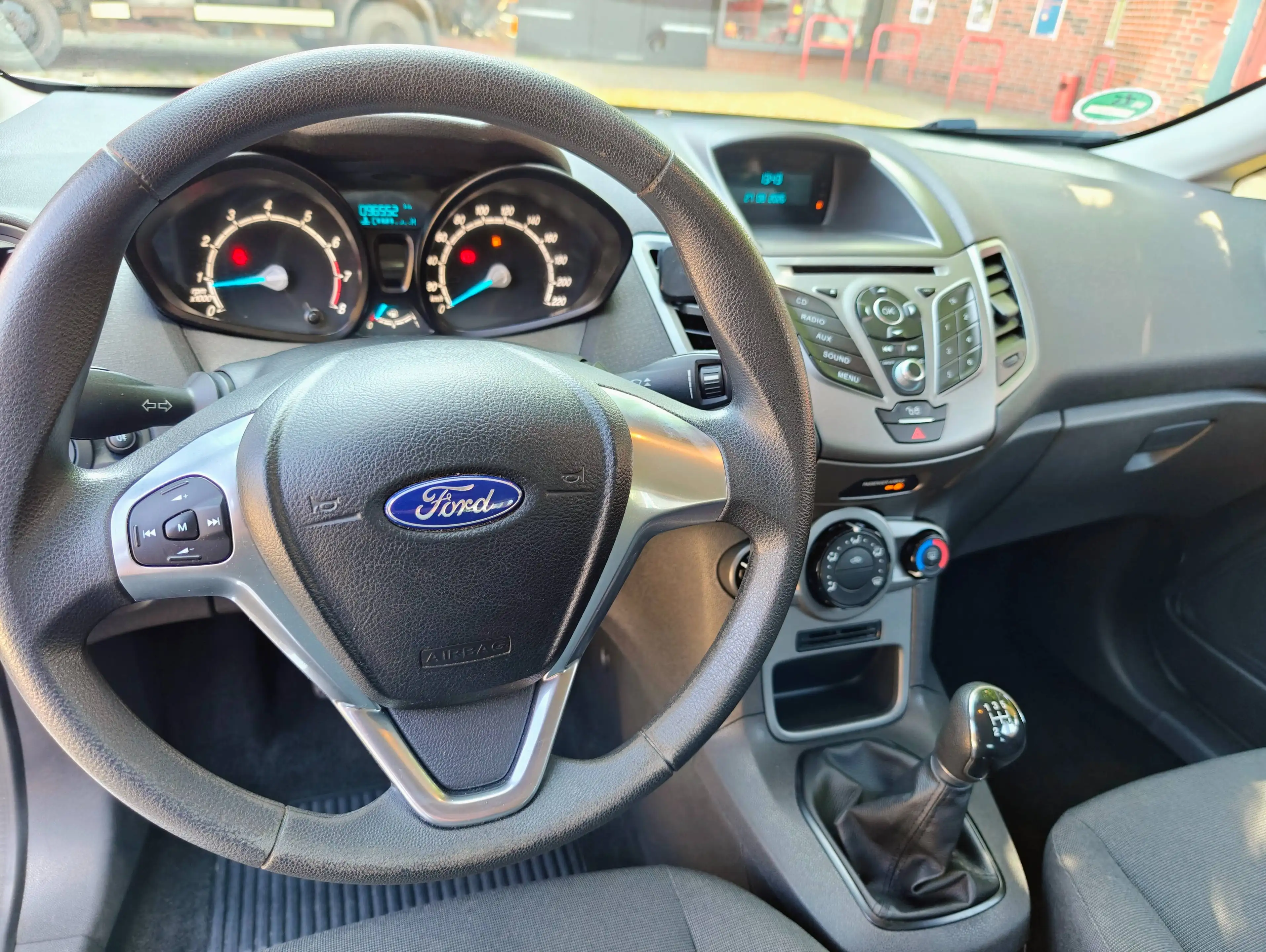 Ford Fiesta Ambiente 1,25 — photo 11