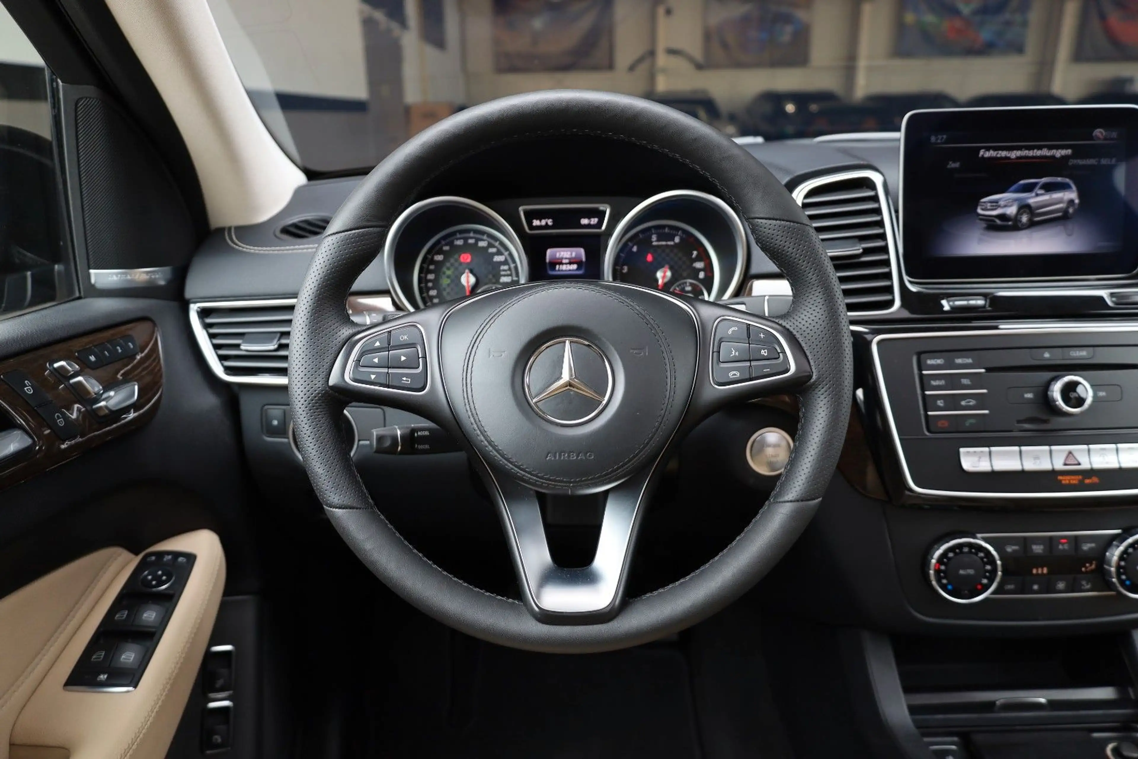 Mercedes-Benz GLS 450 4Matic/360*/PANO/AIRMATIC/HK/TTW/AHK/R21 — photo 11