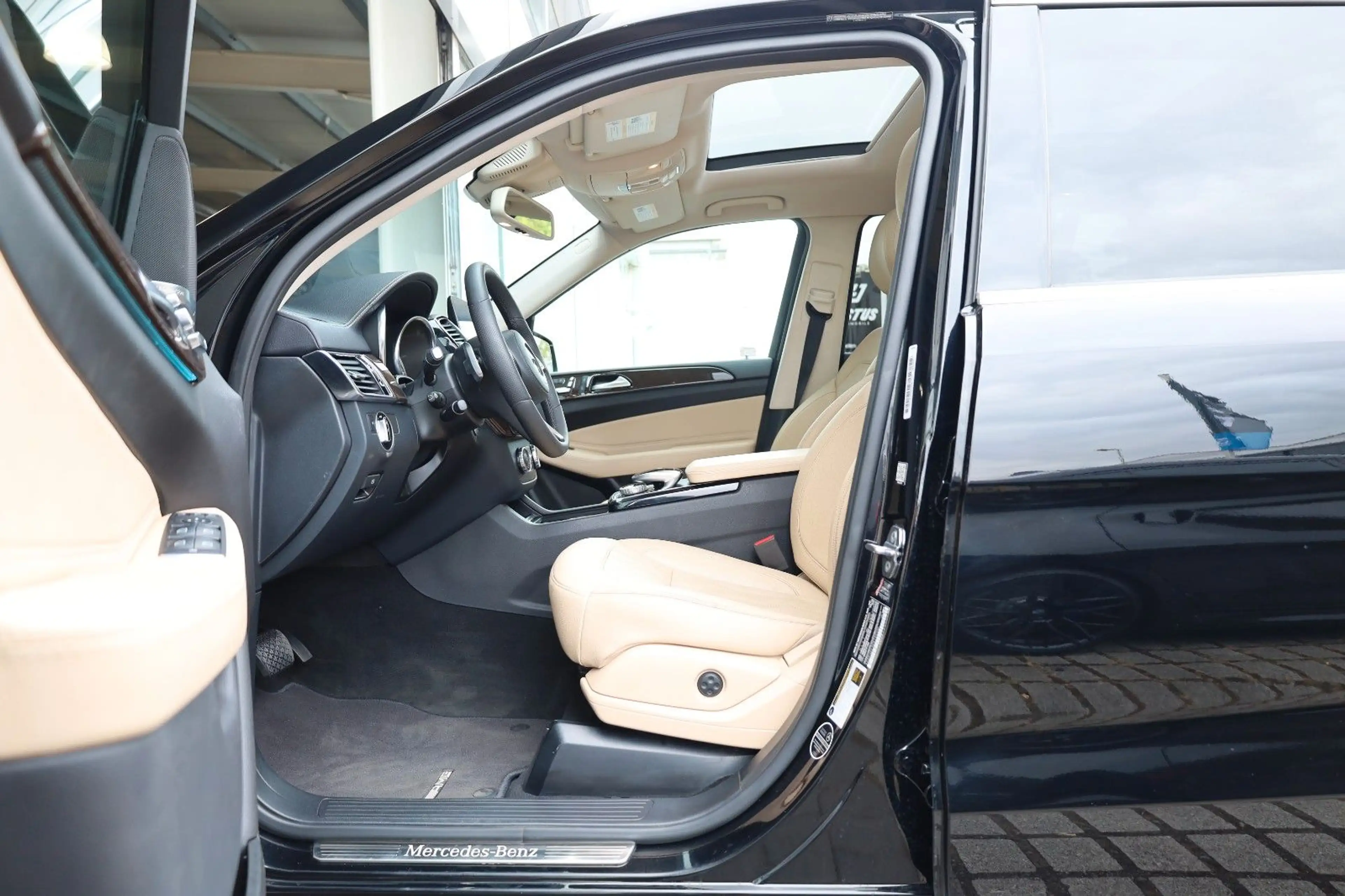 Mercedes-Benz GLS 450 4Matic/360*/PANO/AIRMATIC/HK/TTW/AHK/R21 — photo 8