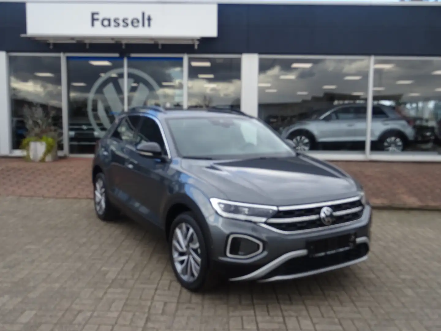 Volkswagen T-Roc 1.5 TSI OPF DSG Move 18 Zoll,Kamera,IQ-Light,Reser Grau - 1