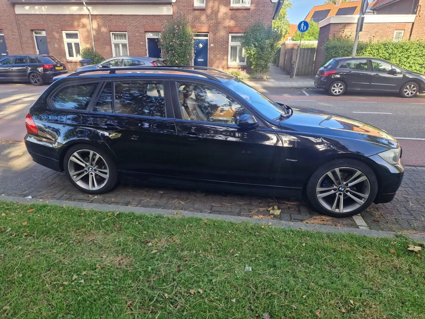 BMW 330 318i Business Line Negro - 1