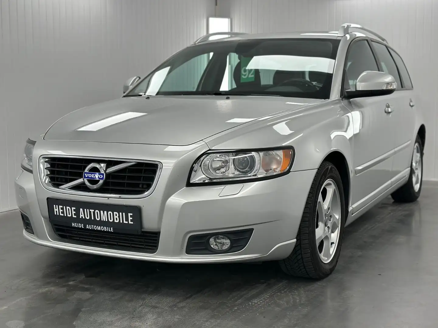 Volvo V50 Kombi Business 5 Zylinder Silber - 1