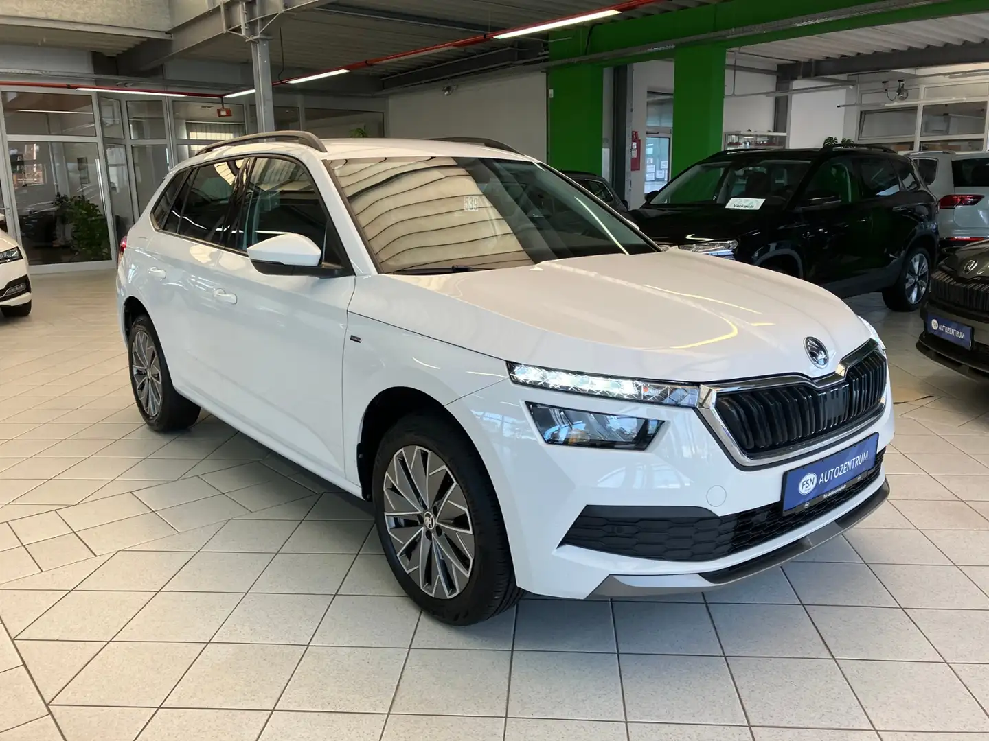 Skoda Kamiq 1.0 TSI Clever LED AHK-Vorb. GRA Weiß - 2