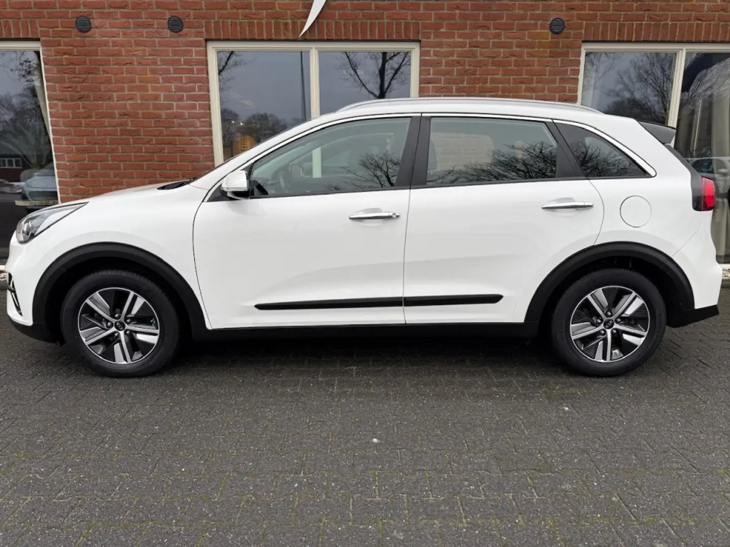 Kia Niro 1.6 GDi H. DynamicL. AUTOMAAT / TREKHAAK / CAMERA Weiß - 2