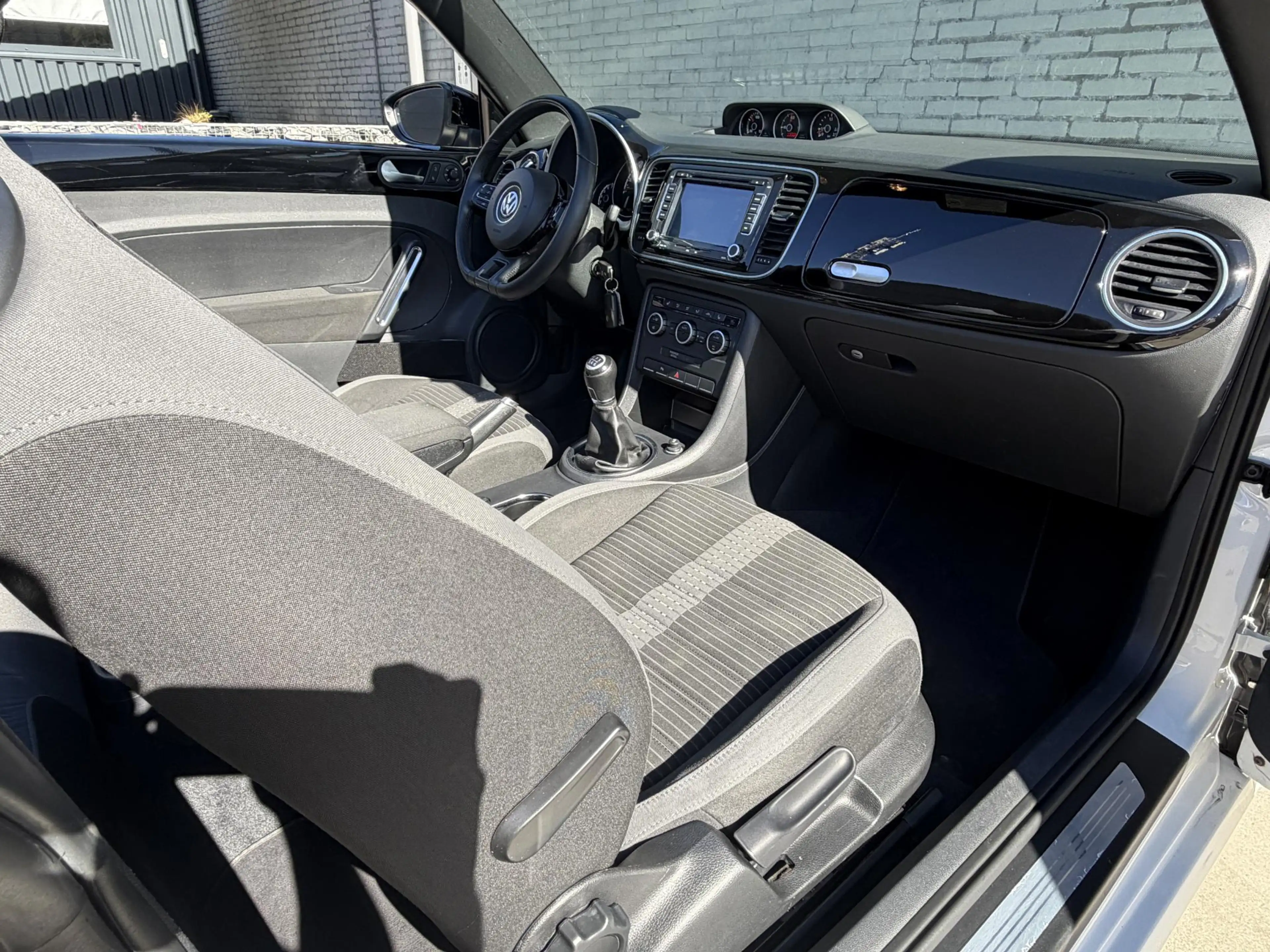 Volkswagen Beetle Cabriolet 1.4 TSI AIRCO | LED | 160PK | STOELVERWA — photo 12
