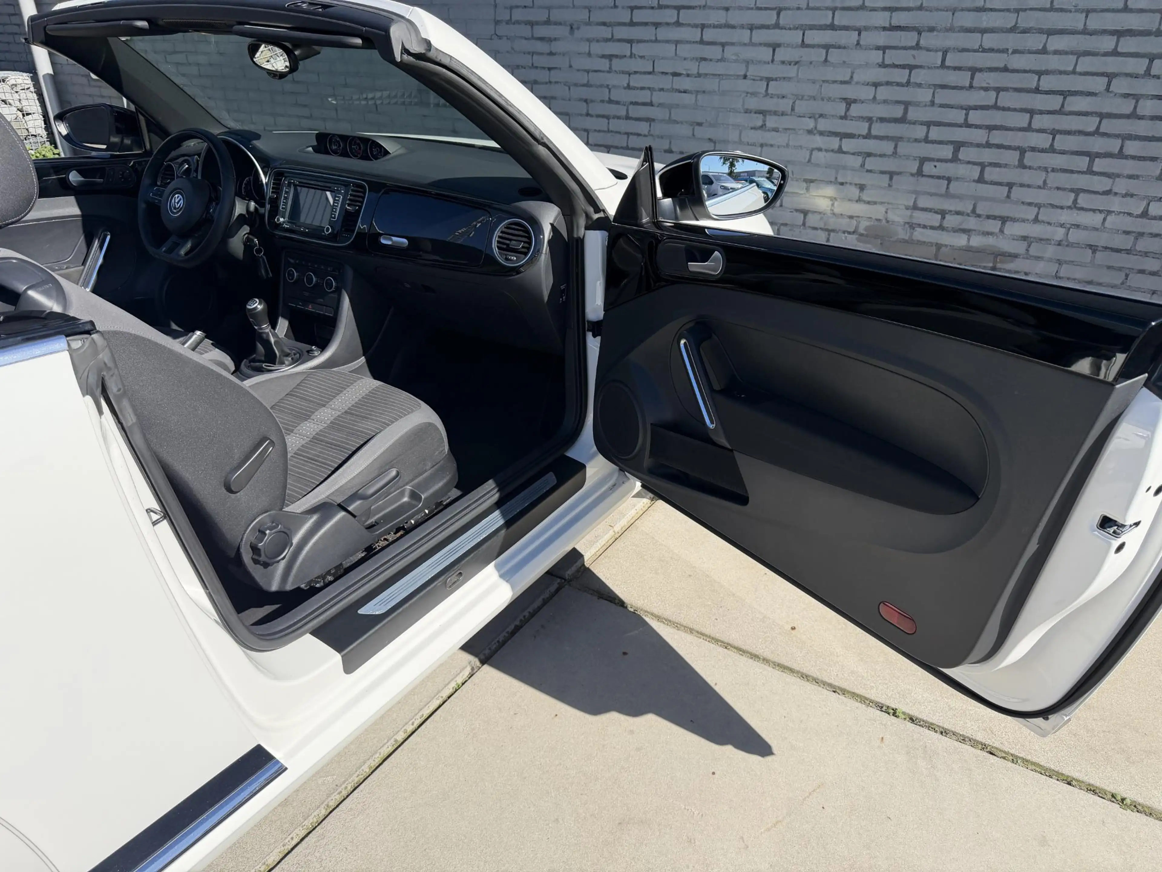 Volkswagen Beetle Cabriolet 1.4 TSI AIRCO | LED | 160PK | STOELVERWA — photo 11