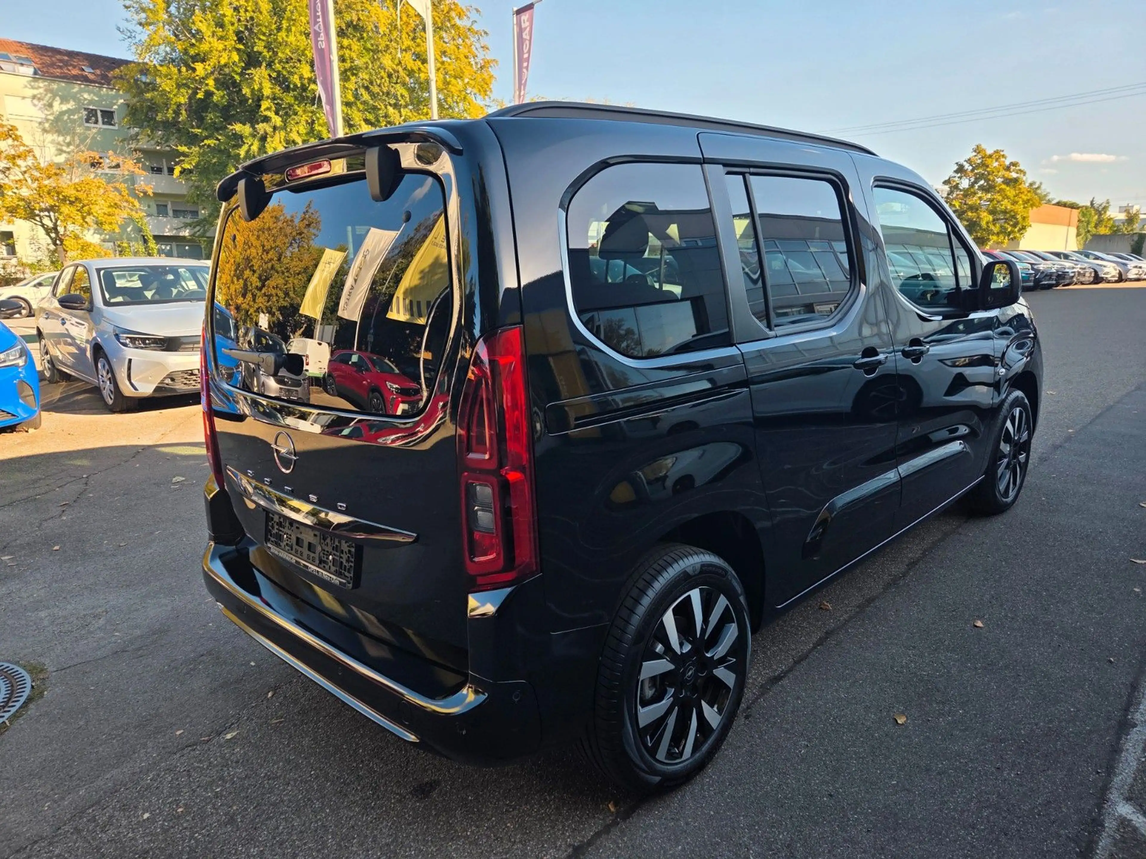 Opel Combo Life 1.5D AT8 GS Navi Sitzhzg Kamera — photo 4