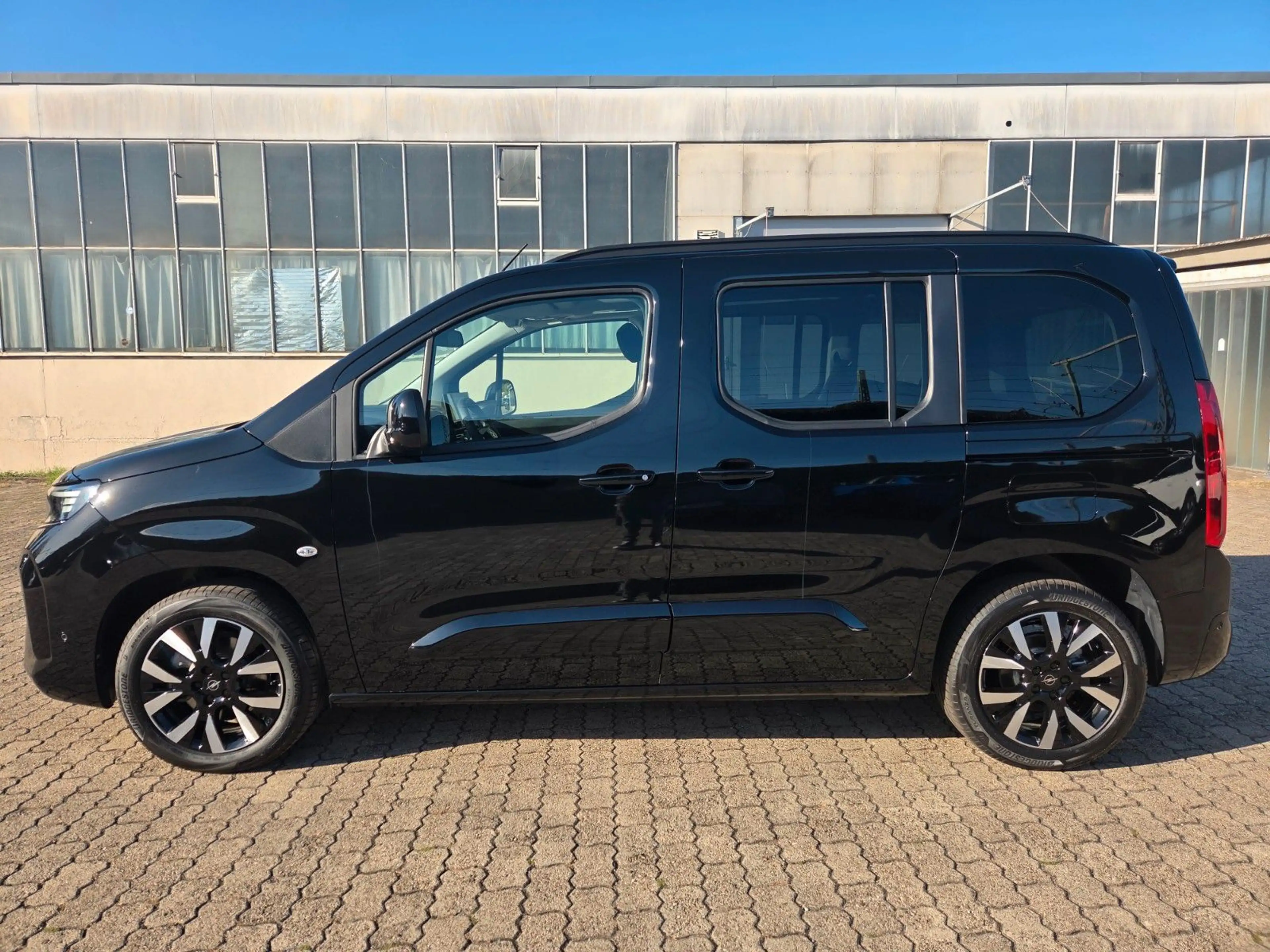 Opel Combo Life 1.5D AT8 GS Navi Sitzhzg Kamera — photo 6