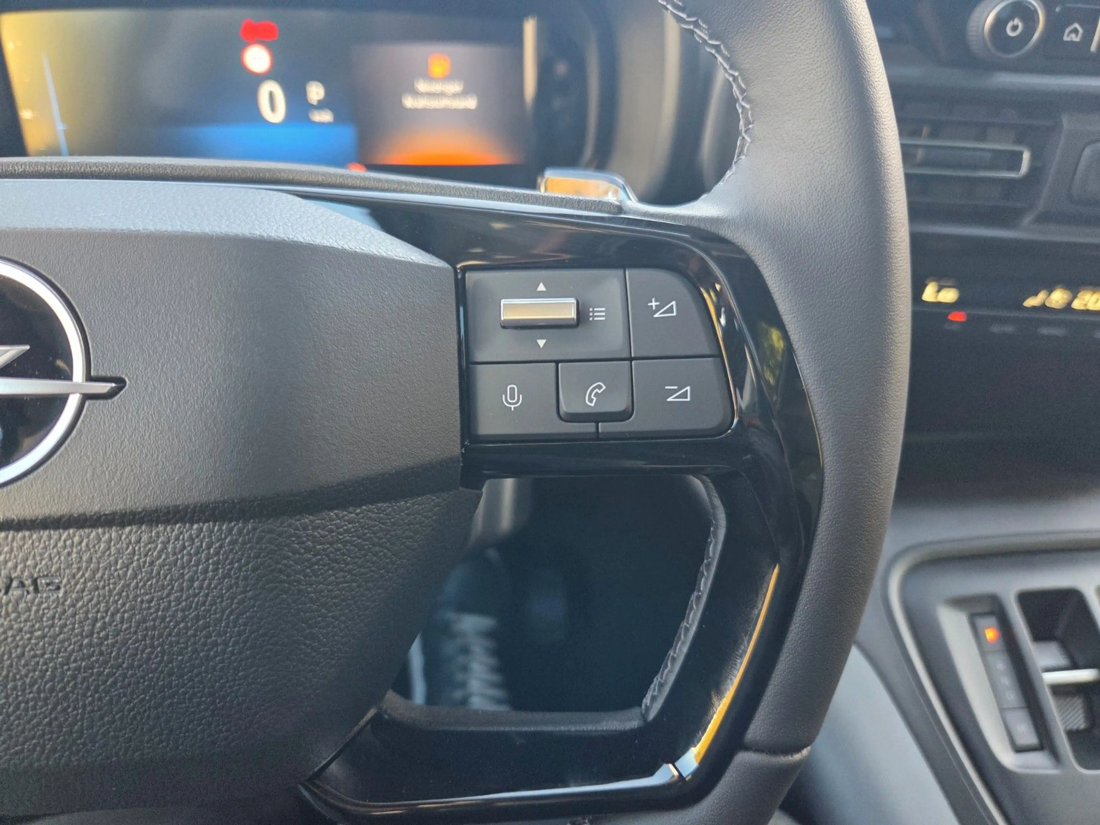 Opel Combo Life 1.5D AT8 GS Navi Sitzhzg Kamera — photo 11