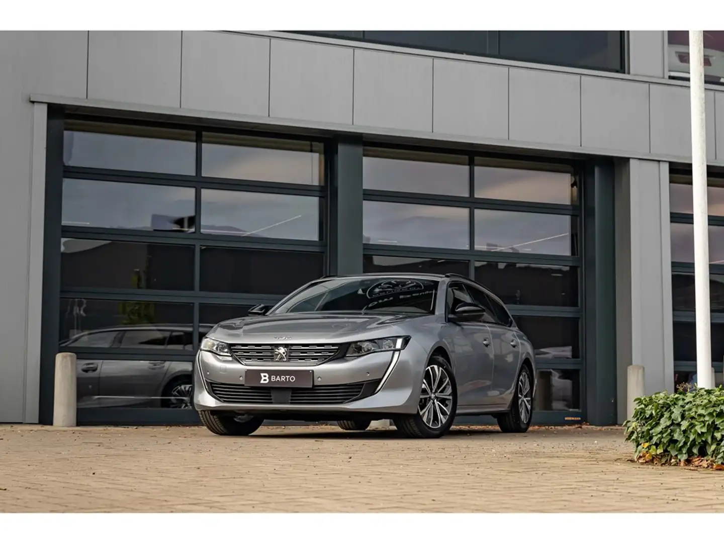 Peugeot 508 130PK AT - Allure pack - Navi - a. Camera - Dodeho Zilver - 1