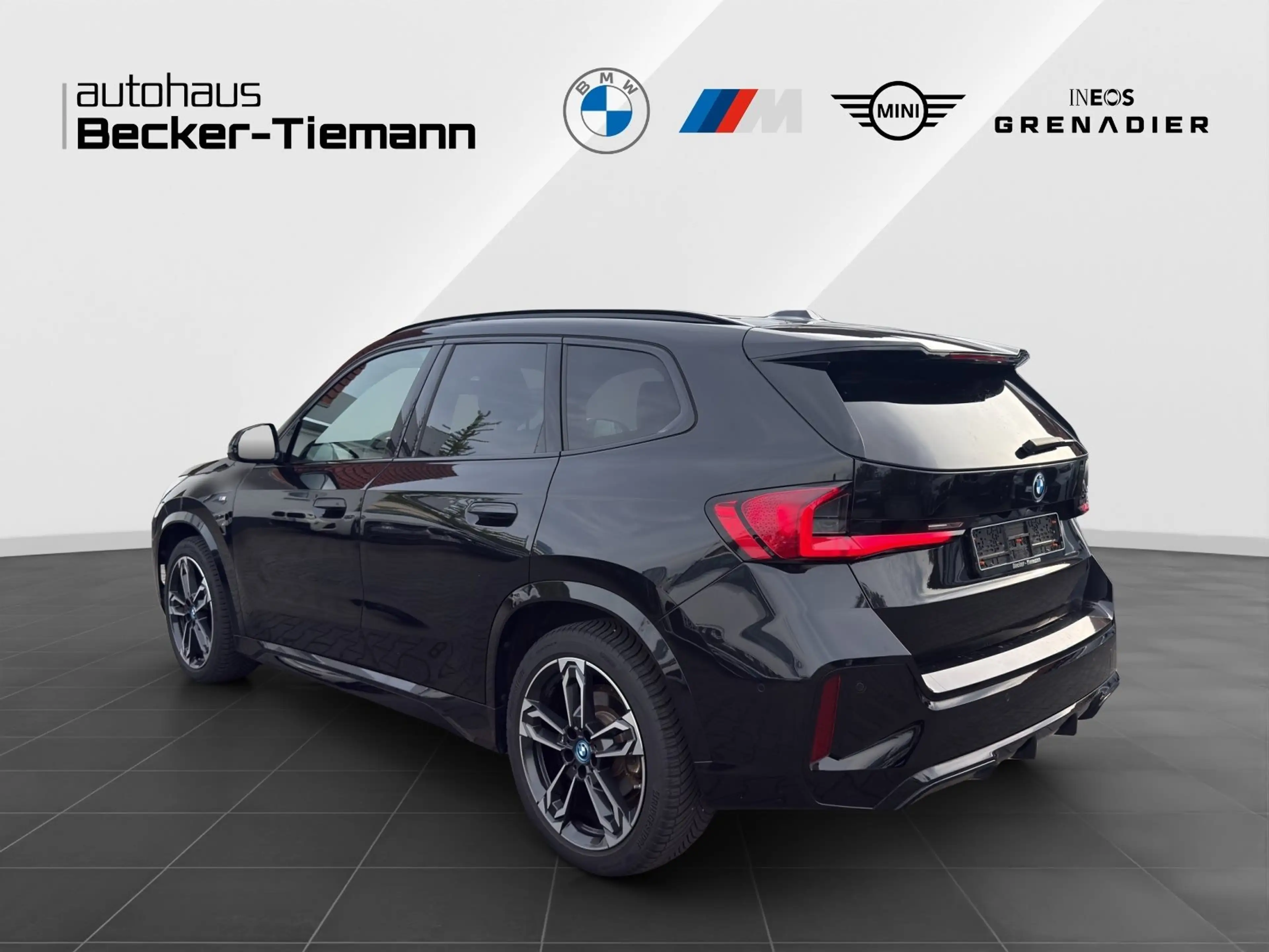BMW iX 1 xDrive30 *M SPORT*AHK*ADAPT LED*HK-SOUND*DRIVING — photo 4