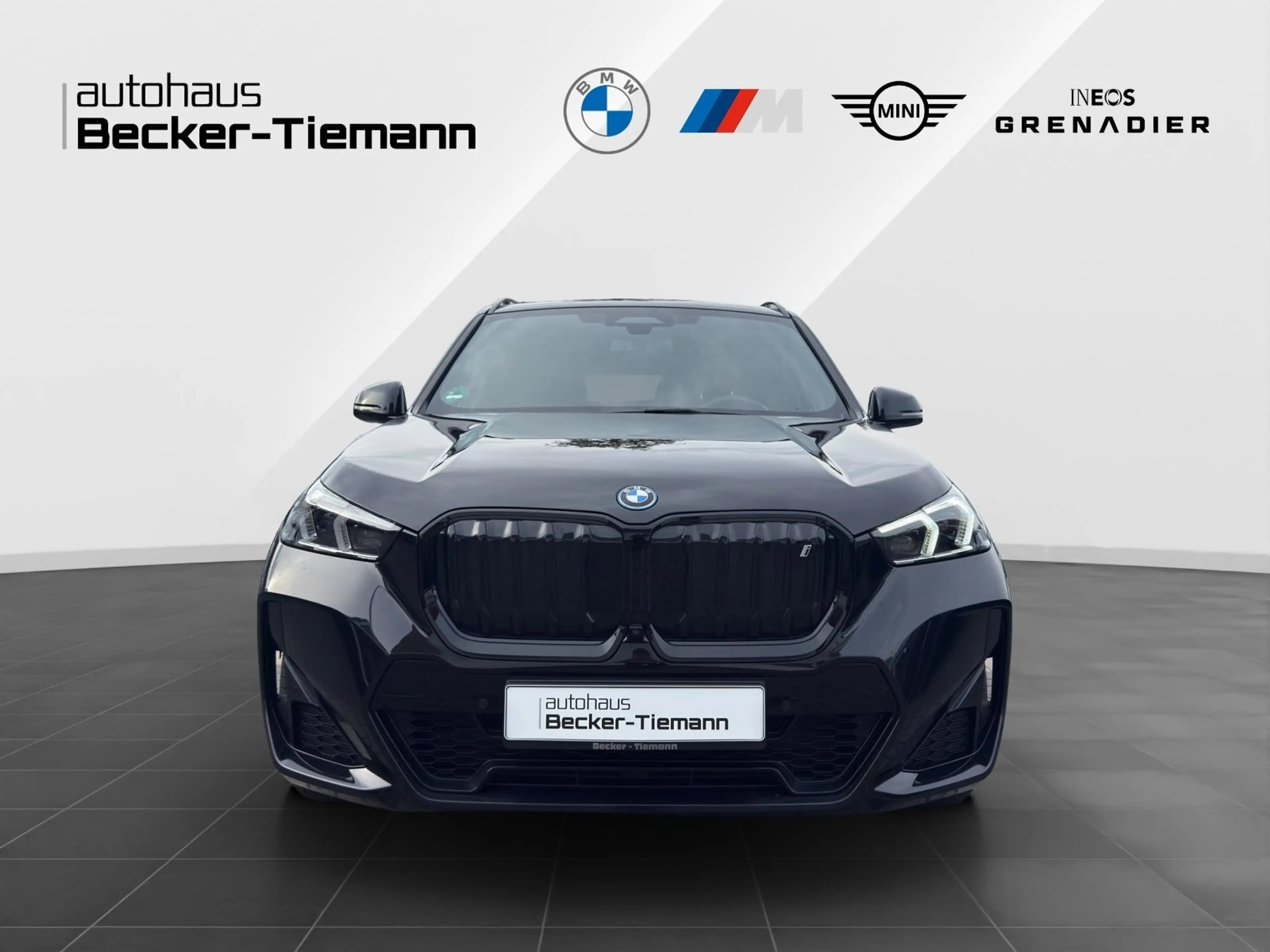 BMW iX 1 xDrive30 *M SPORT*AHK*ADAPT LED*HK-SOUND*DRIVING — photo 2