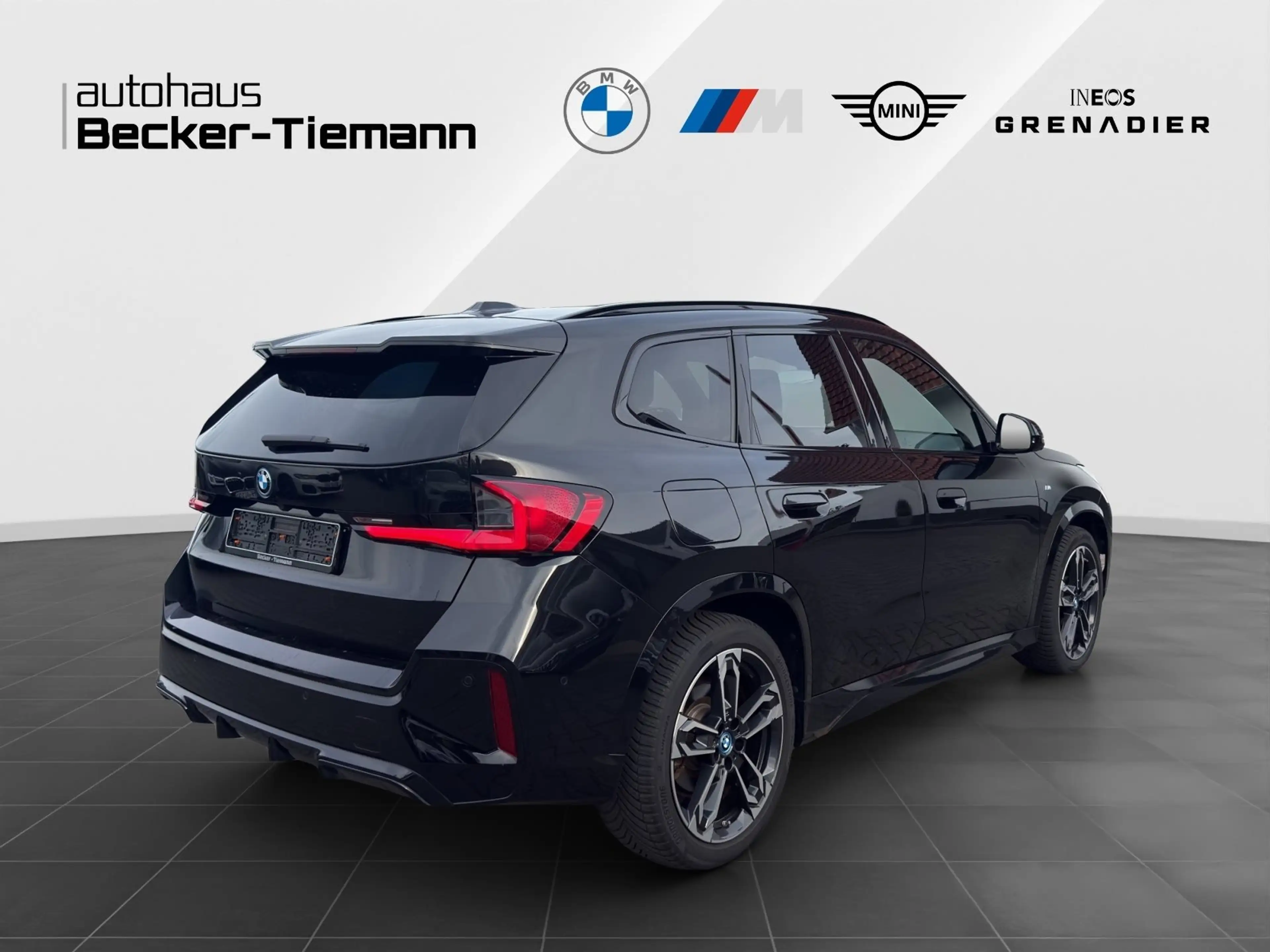 BMW iX 1 xDrive30 *M SPORT*AHK*ADAPT LED*HK-SOUND*DRIVING — photo 6