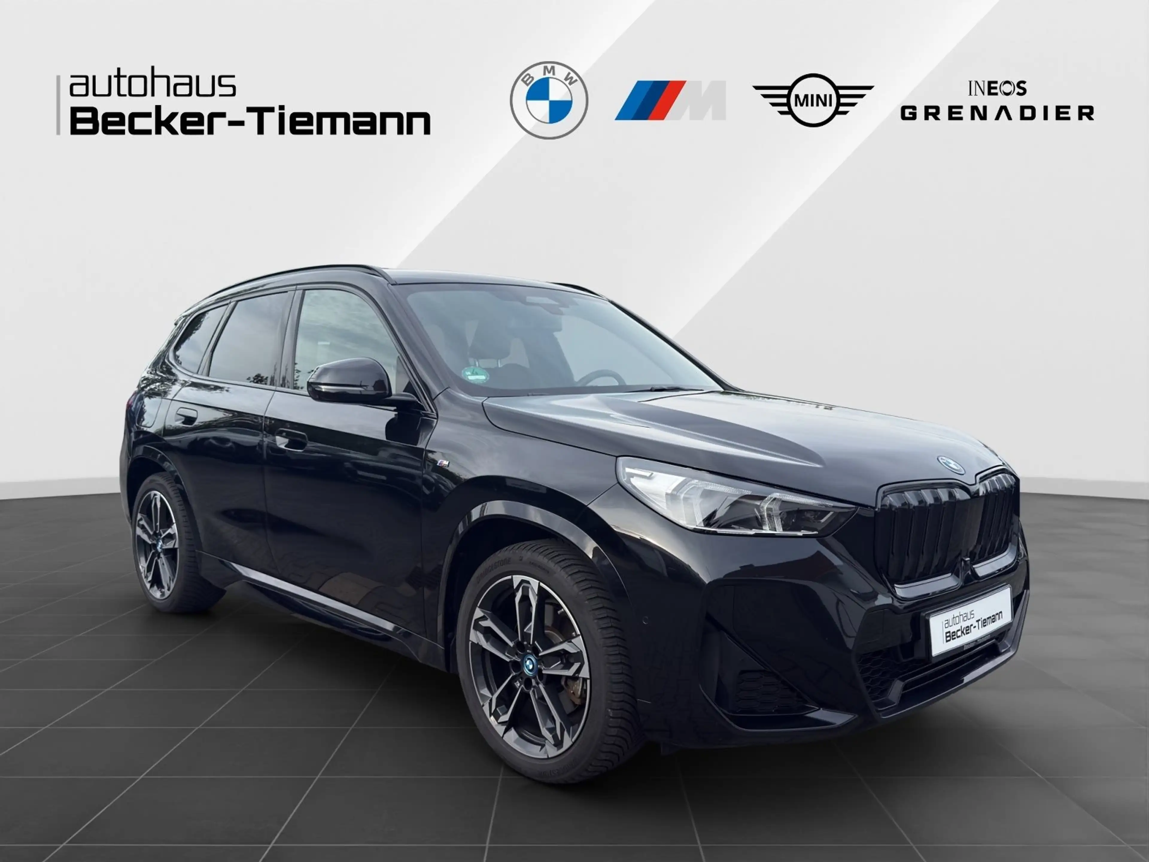 BMW iX 1 xDrive30 *M SPORT*AHK*ADAPT LED*HK-SOUND*DRIVING — photo 7