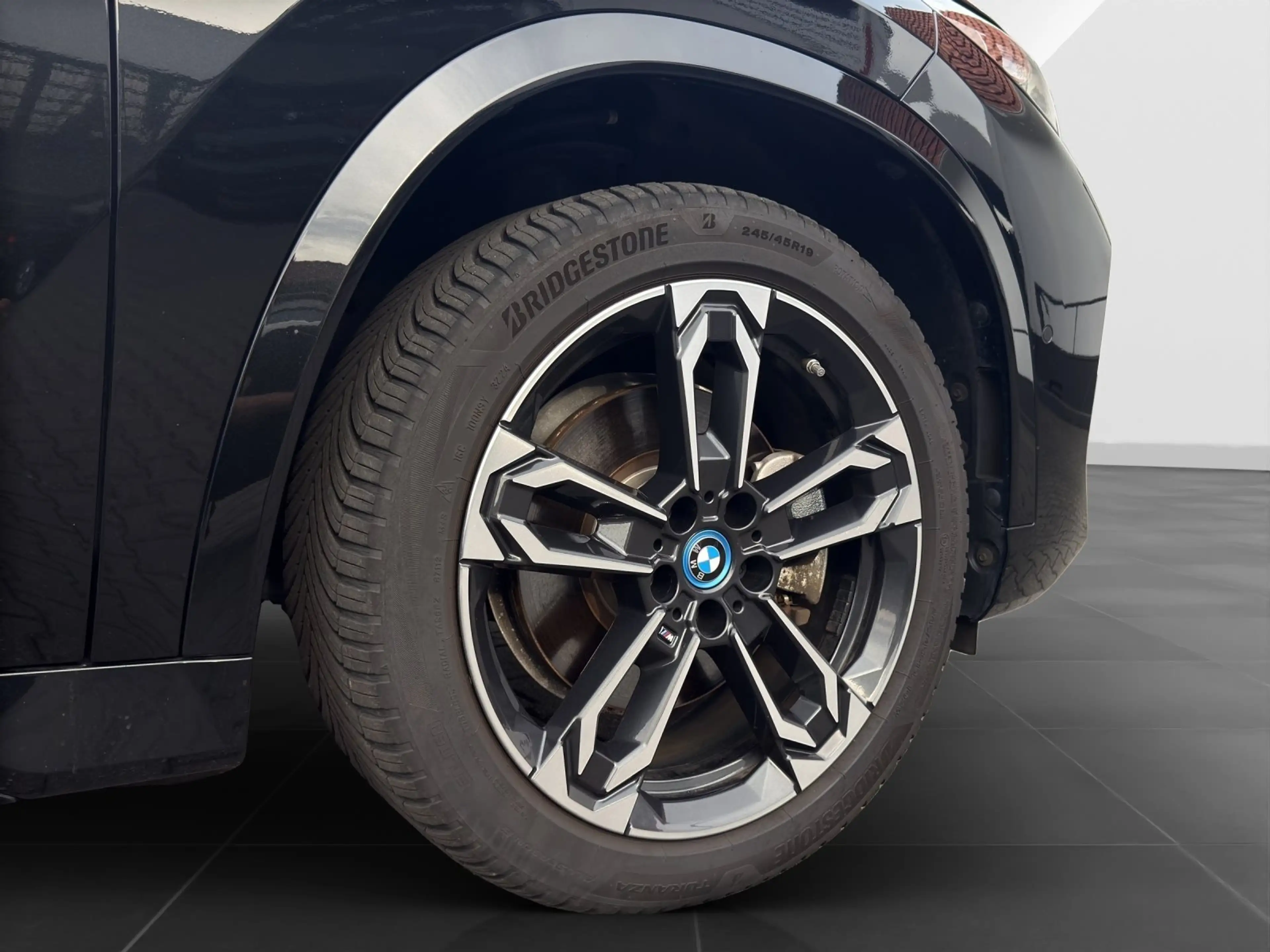 BMW iX 1 xDrive30 *M SPORT*AHK*ADAPT LED*HK-SOUND*DRIVING — photo 8