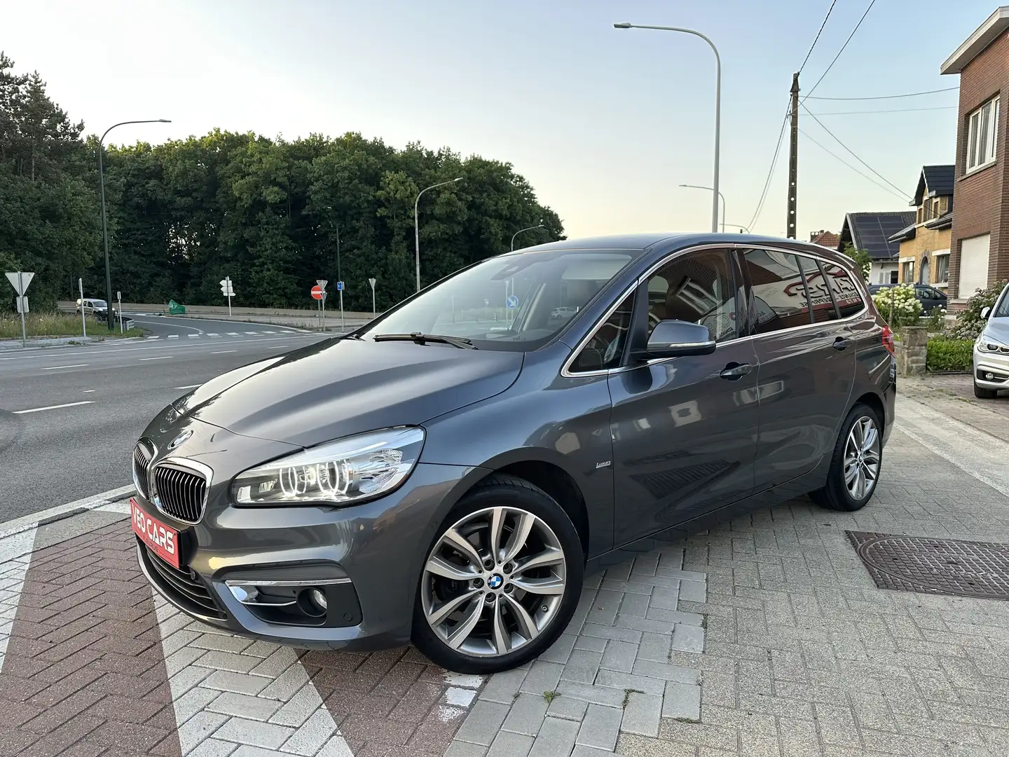 BMW 218 d Gran Tourer Luxury 7Pl. / GPS Cuir LED Caméra Gris - 2