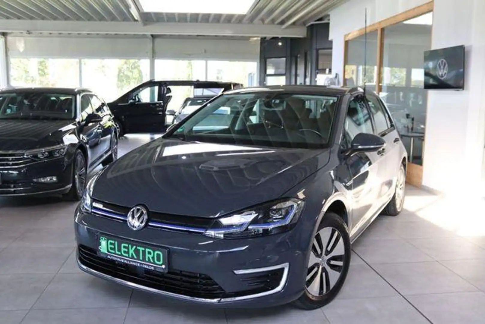 Volkswagen Golf e- 100 kW (136 PS), Automatik Grigio - 1
