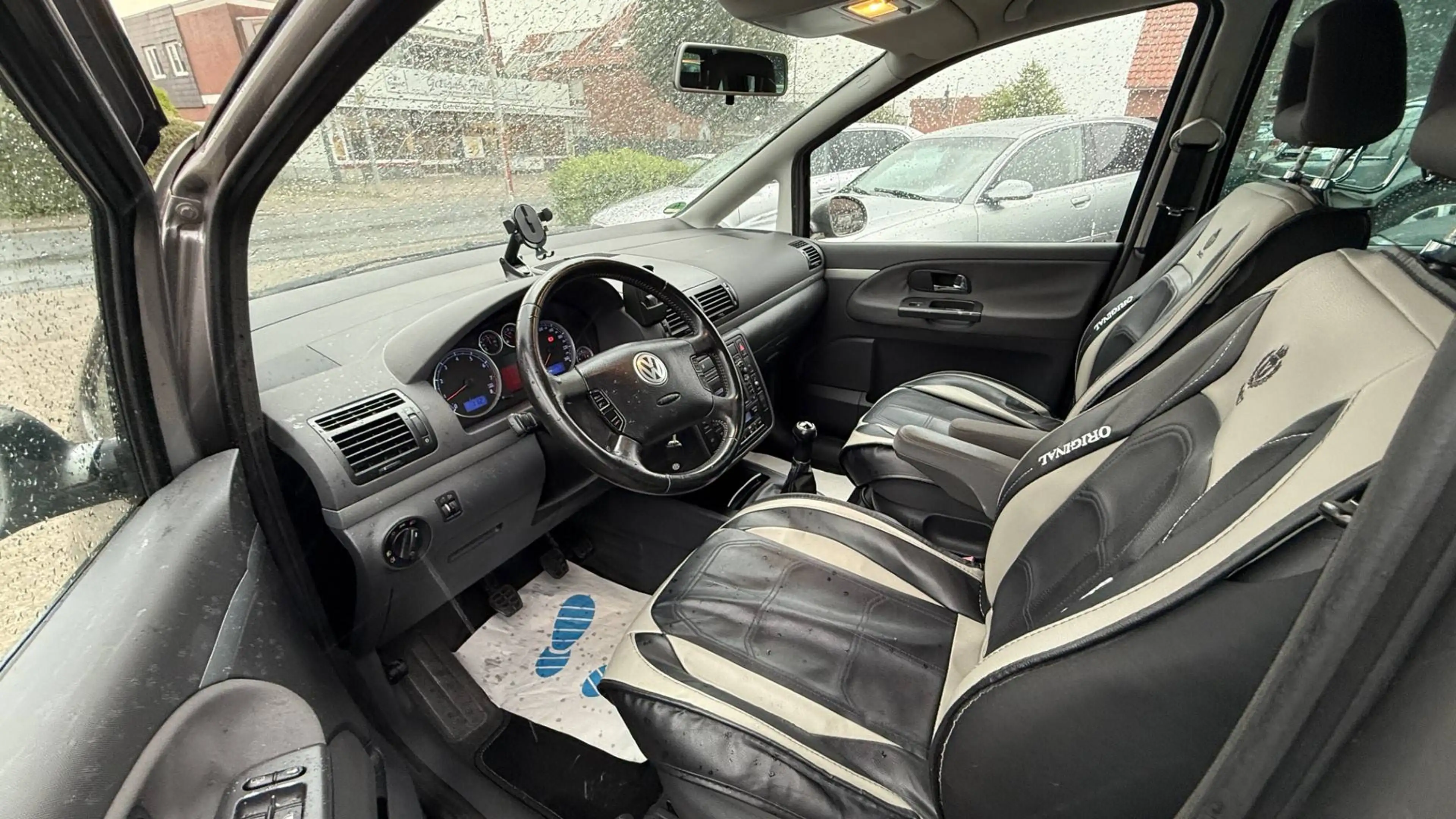 Volkswagen Sharan United — photo 11