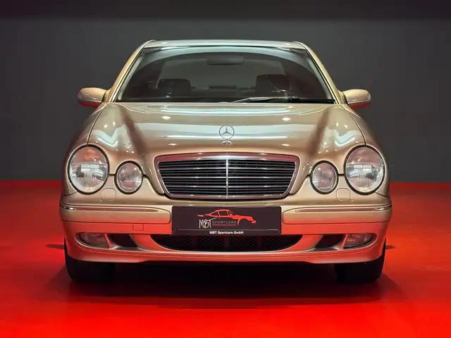 Mercedes-Benz E 320 E320/3.2 V6 224PS/4MATIC/ELEGANCE/TRAVERTINBEIGE