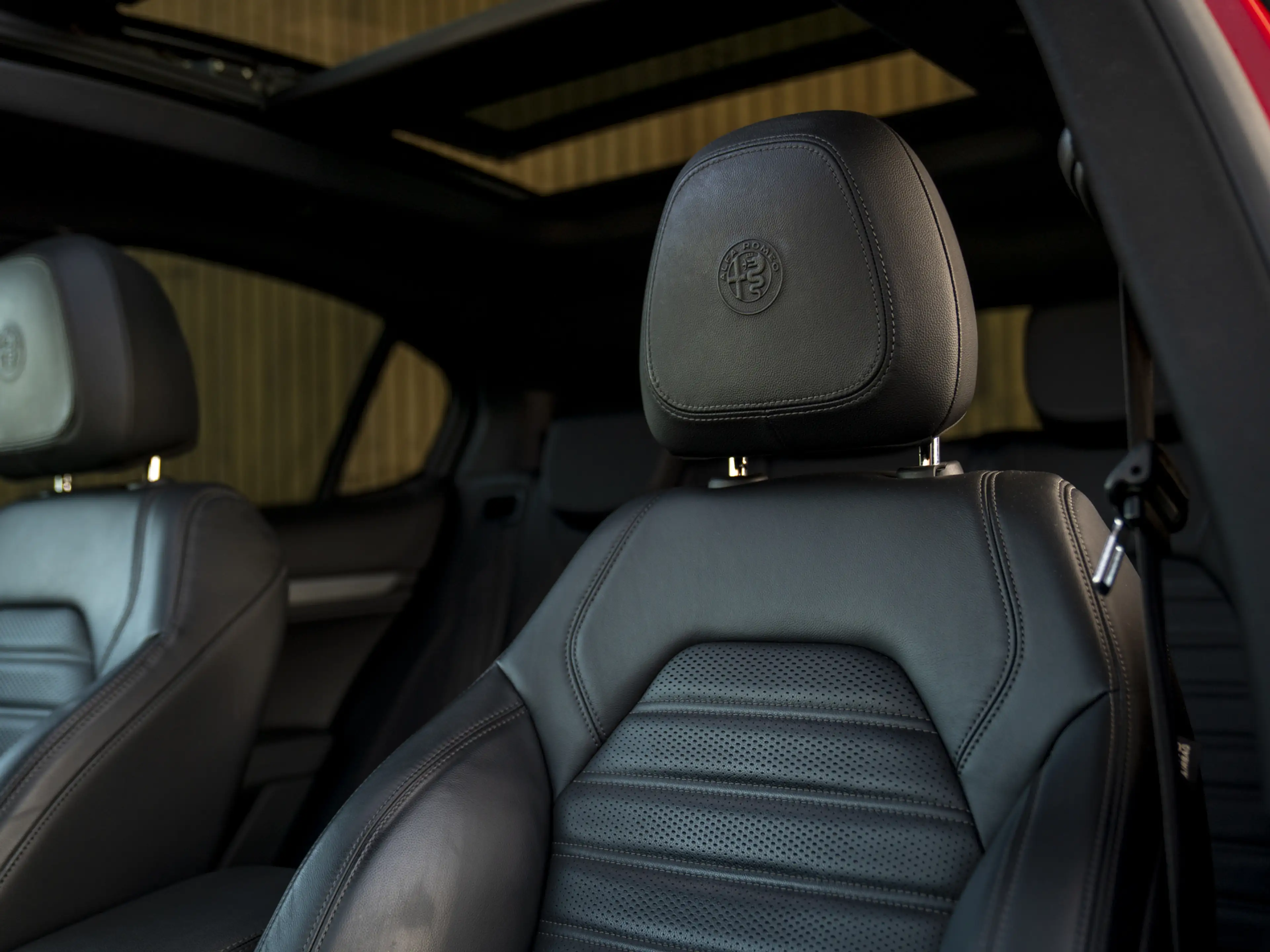 Alfa Romeo Stelvio 2.0T 280pk AWD Veloce | Pano-dak | CarPlay | Leder — photo 34