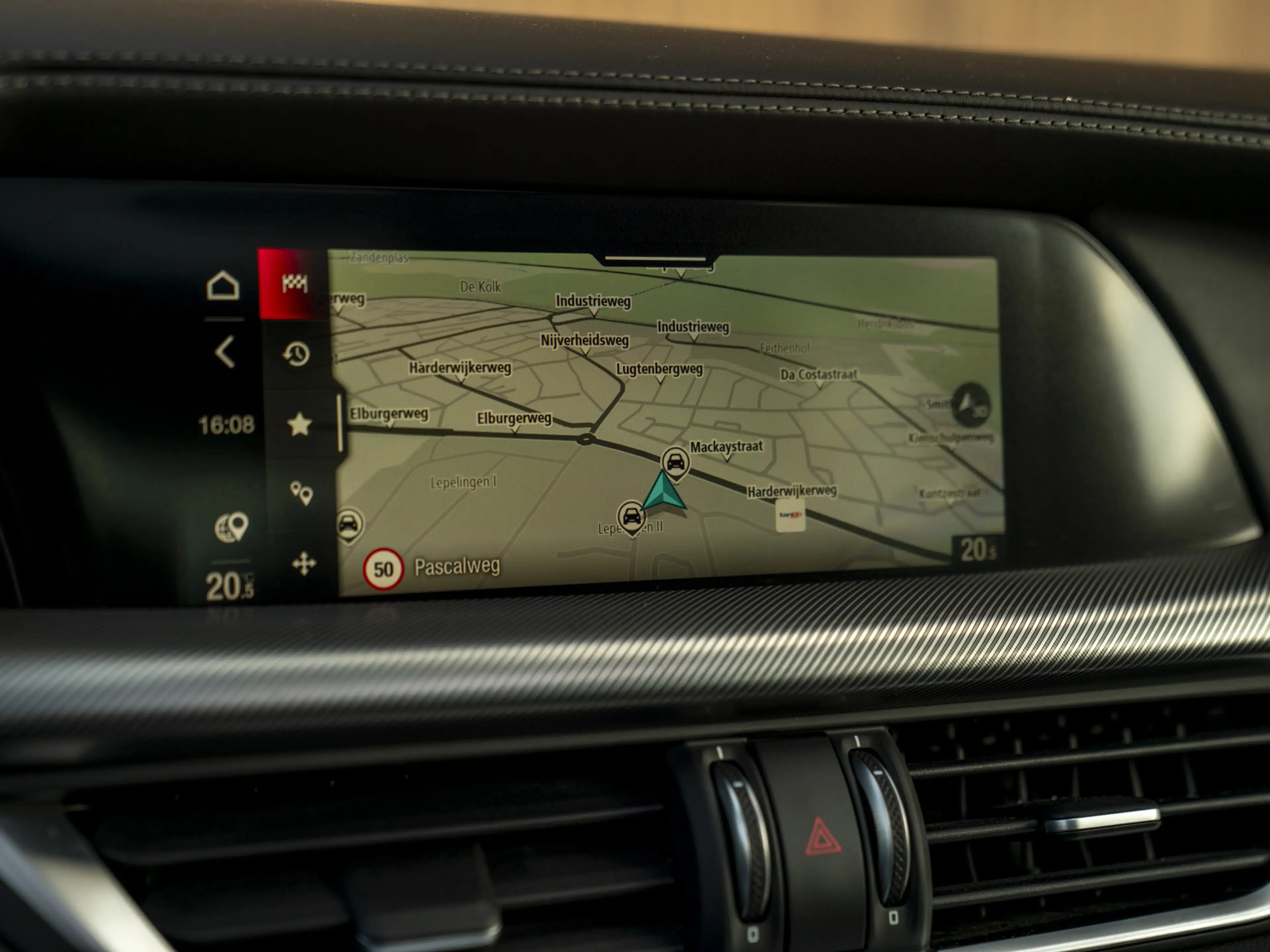 Alfa Romeo Stelvio 2.0T 280pk AWD Veloce | Pano-dak | CarPlay | Leder — photo 24