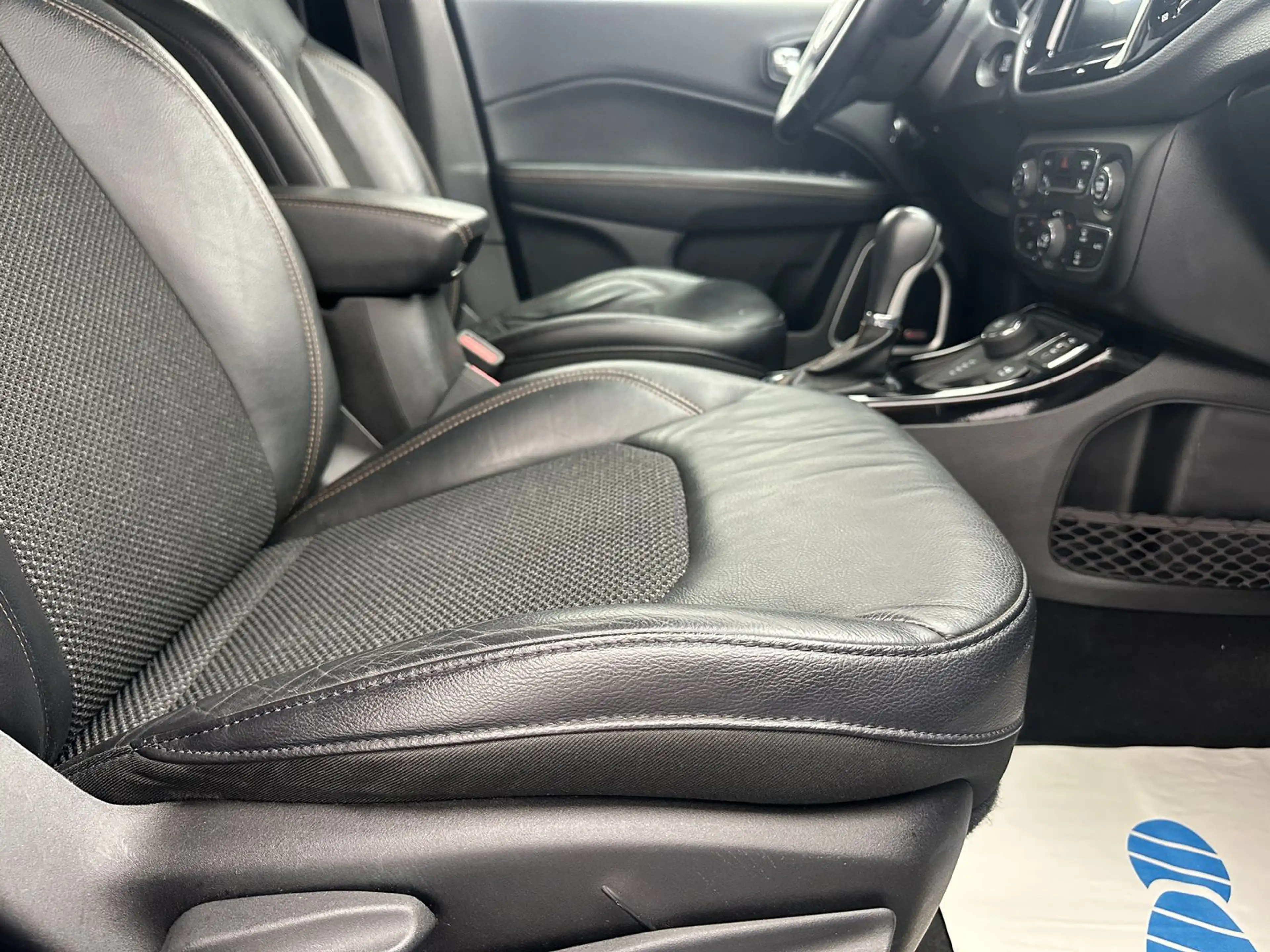 Jeep Compass Opening Edition 4WD "NAVI-MULTI-PDC-ALU" — photo 9