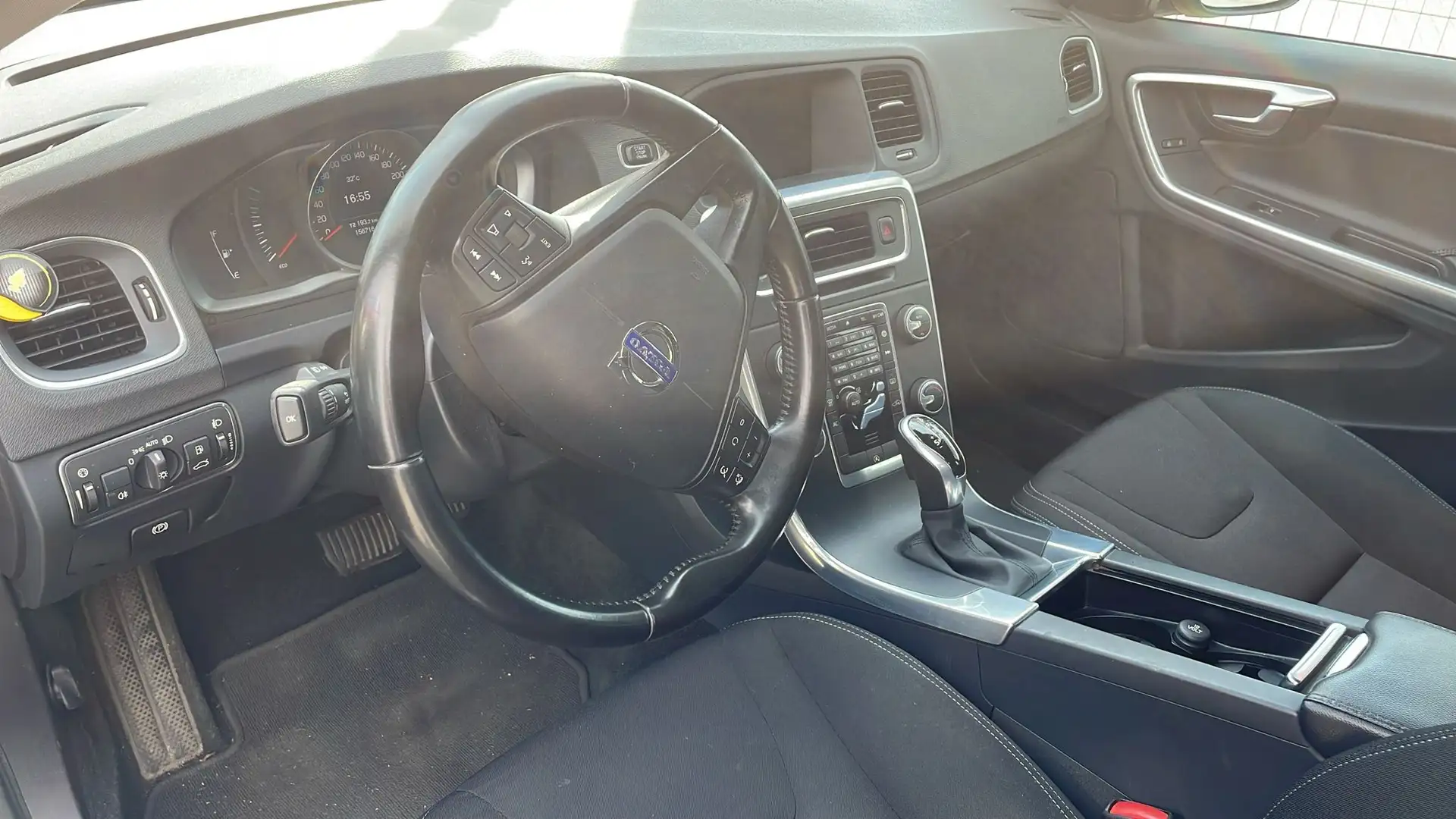 Volvo V60 1..6 d2 Business powershift - 1