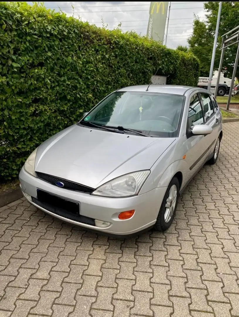 Ford Focus Futura - 2