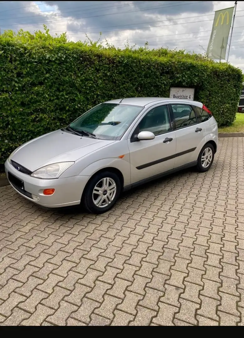 Ford Focus Futura - 1
