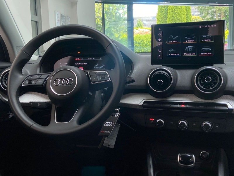Audi Q2 35 TFSI S Tronic S Line LED virtual Cockpit — photo 13