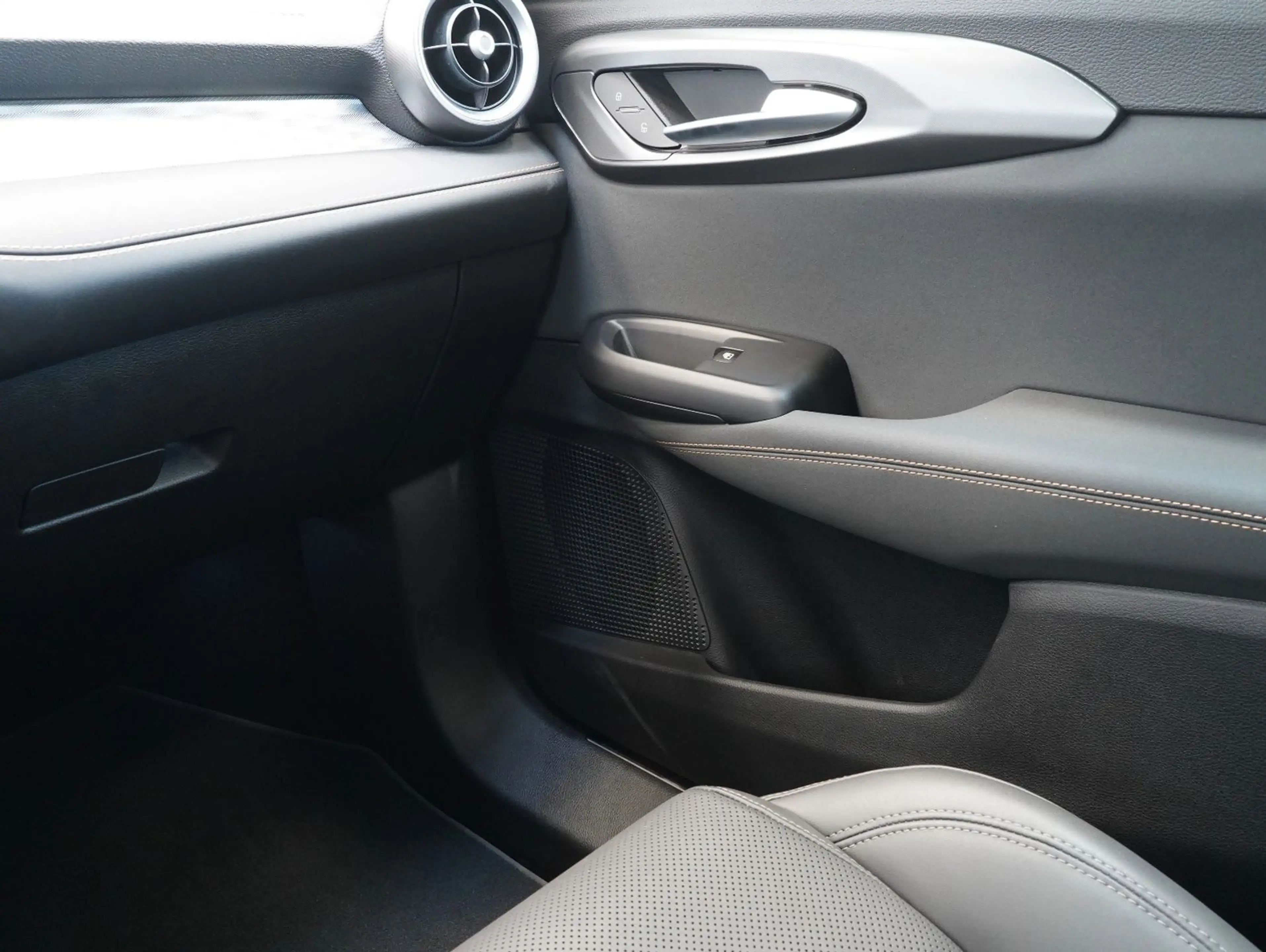 Alfa Romeo Tonale 1.5 Mild Hybrid Veloce ACC/NAVI/PANO — photo 13