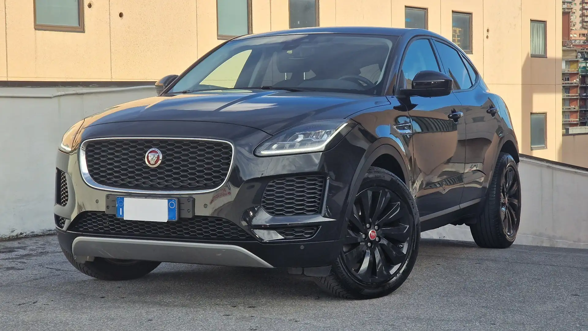 Jaguar E-Pace E-Pace 2.0d i4 R-Dynamic awd 150cv auto Noir - 1