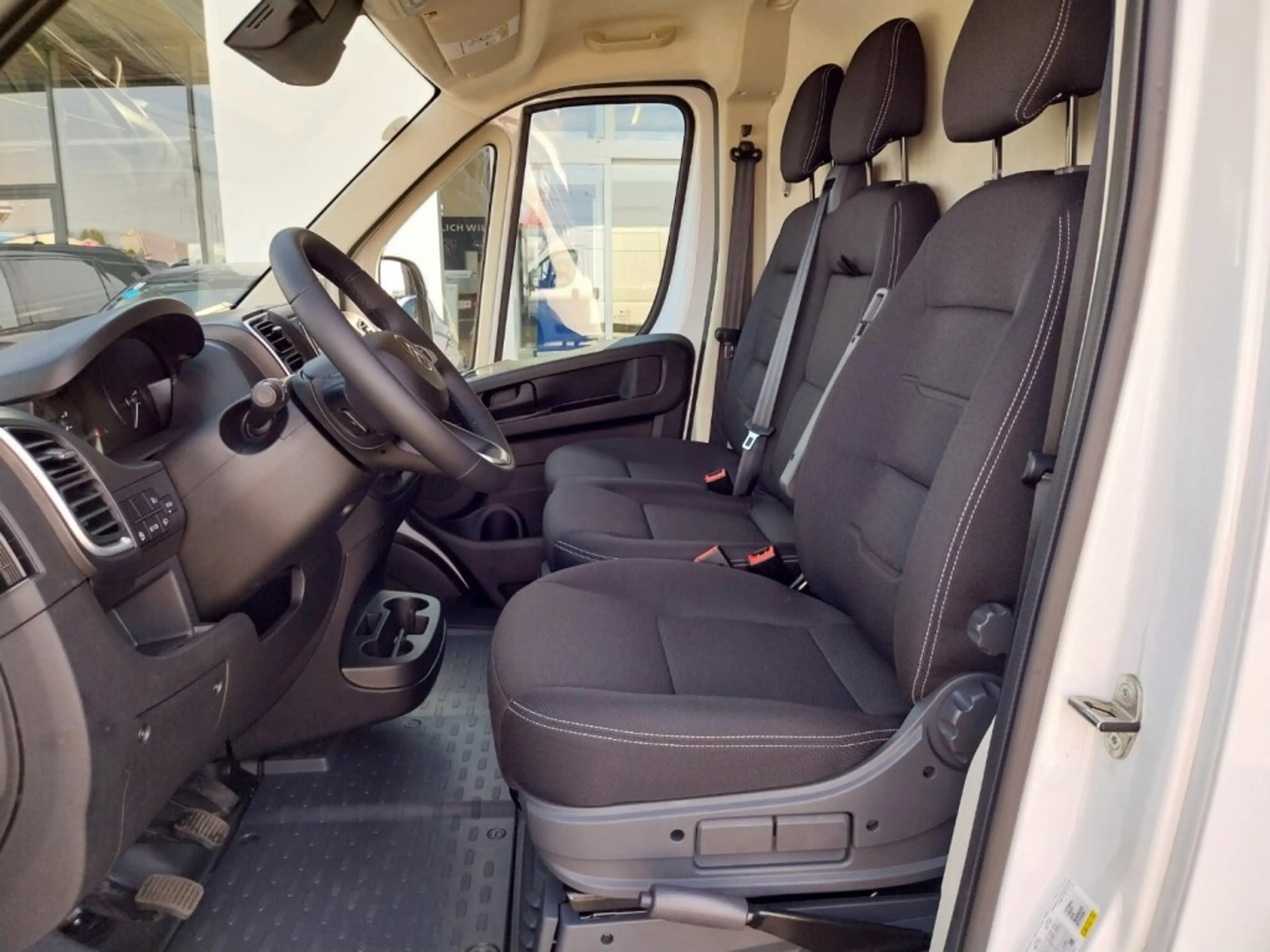 Citroen Jumper KW L3H2 3.3T Diesel 140 Manuell — photo 6